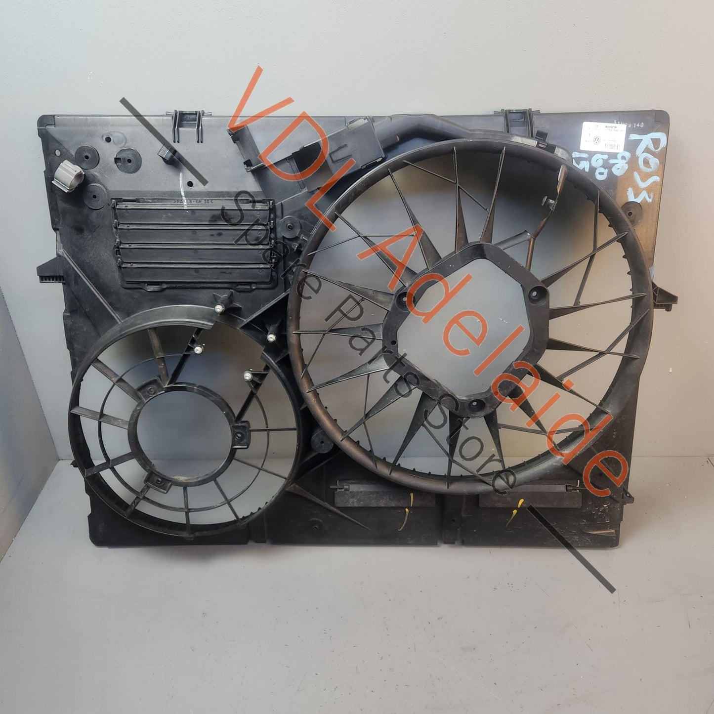 7L0121203J Audi Q7 Porsche Cayenne Radiator Fan Shroud 7L0121203J