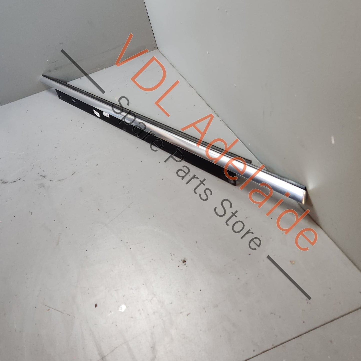 4L0853763E2ZZ Audi Q7 4L Exterior Window Seal Strip Moulding Chrome Trim Left Rear 4L0853763E 2ZZ