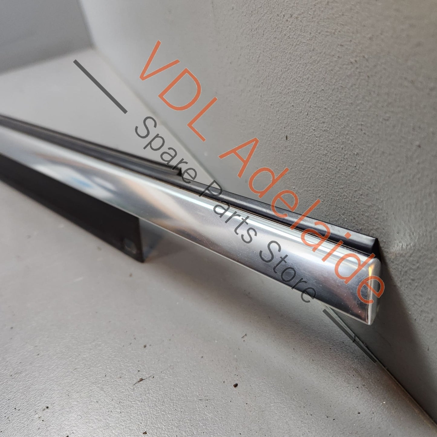 4L0853763E2ZZ Audi Q7 4L Exterior Window Seal Strip Moulding Chrome Trim Left Rear 4L0853763E 2ZZ