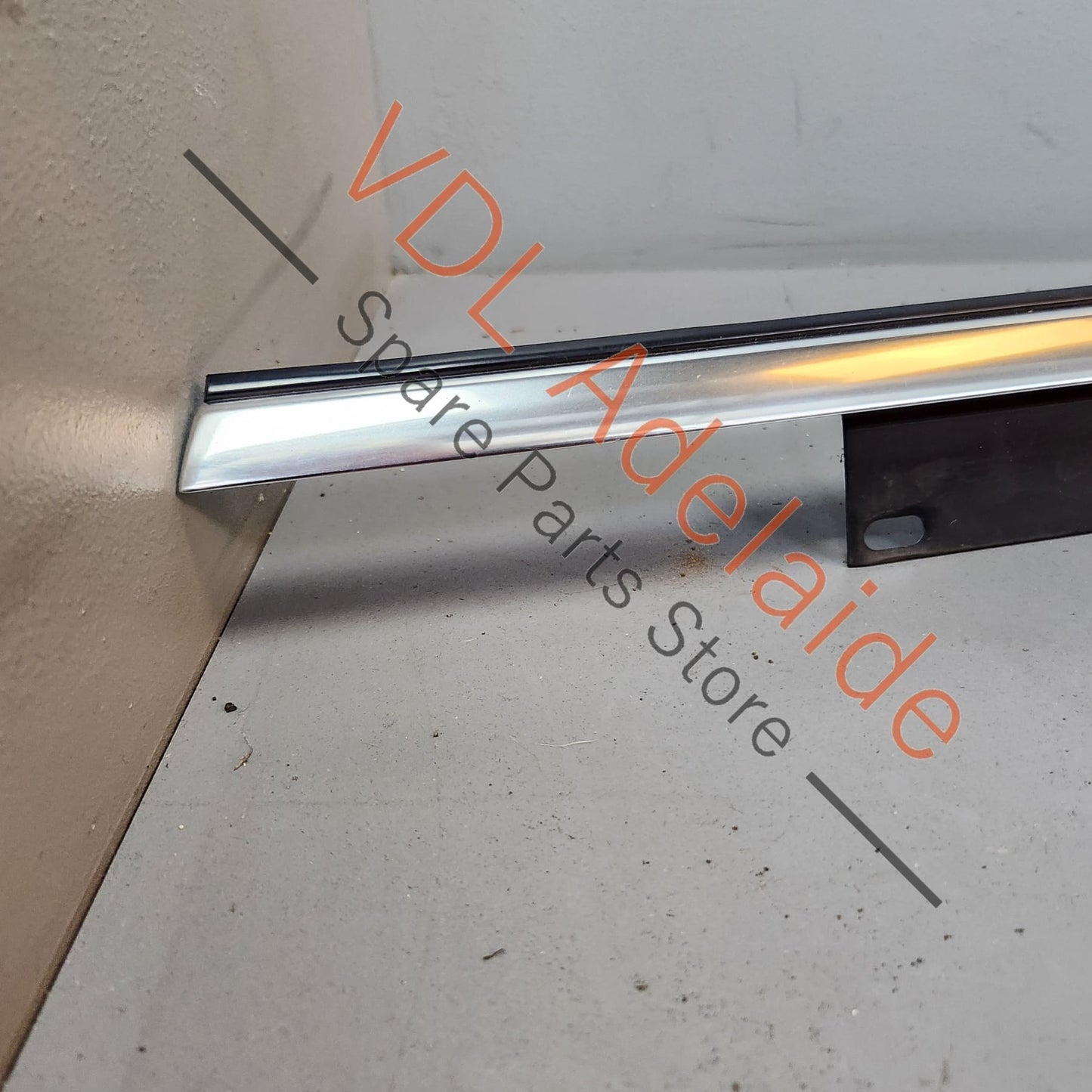 4L0853764E2ZZ Audi Q7 4L Exterior Window Seal Strip Moulding Chrome Trim Right Rear 4L0853764E 2ZZ