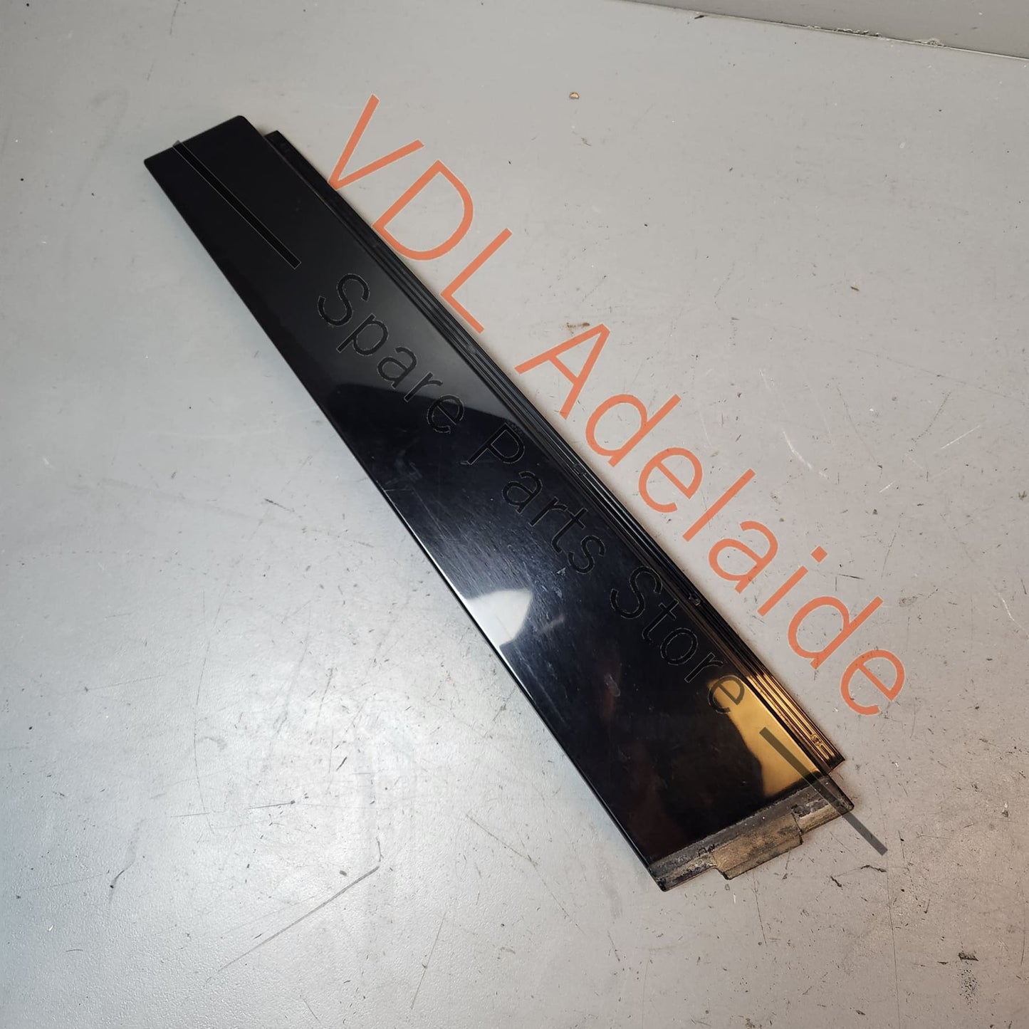 5K6839902B 5K6839902B041 VW Golf MK6 Rear Right Exterior Door Window Frame B-Pillar Trim 5K6839902B