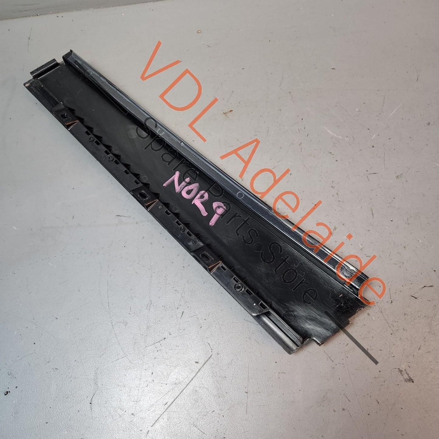 5K6839901B 5K6839901B041 VW Golf MK6 Rear Left Exterior Door Window Frame B-Pillar Trim 5K6839901B