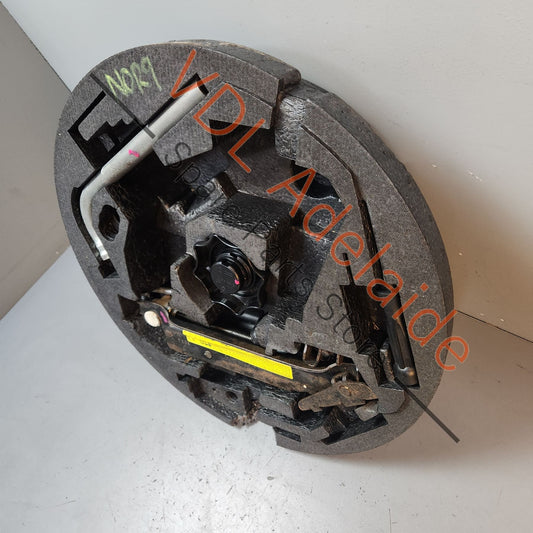 8P0012109E VW Golf MK6 Tool Kit for 18in Spare Wheel incl Jack & Spanner 8P0012109E