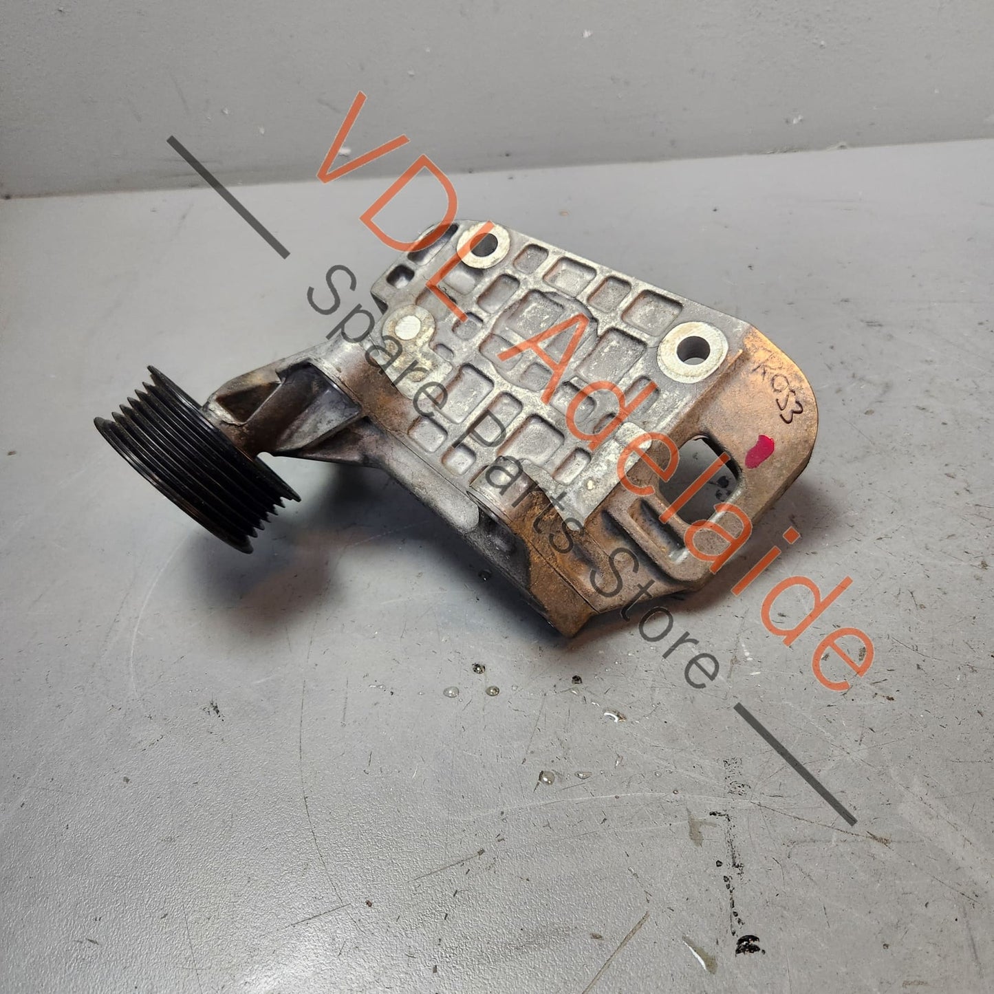 039903143AJ VW Audi V6 Tdi 3.0 Engine Bracket for Alternator 039903143AJ