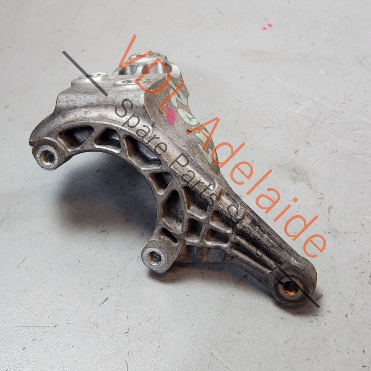 059145167AM VW Audi V6 Tdi 3.0 Alloy Engine Bracket for Power Steering Vane Pump 059145167AM