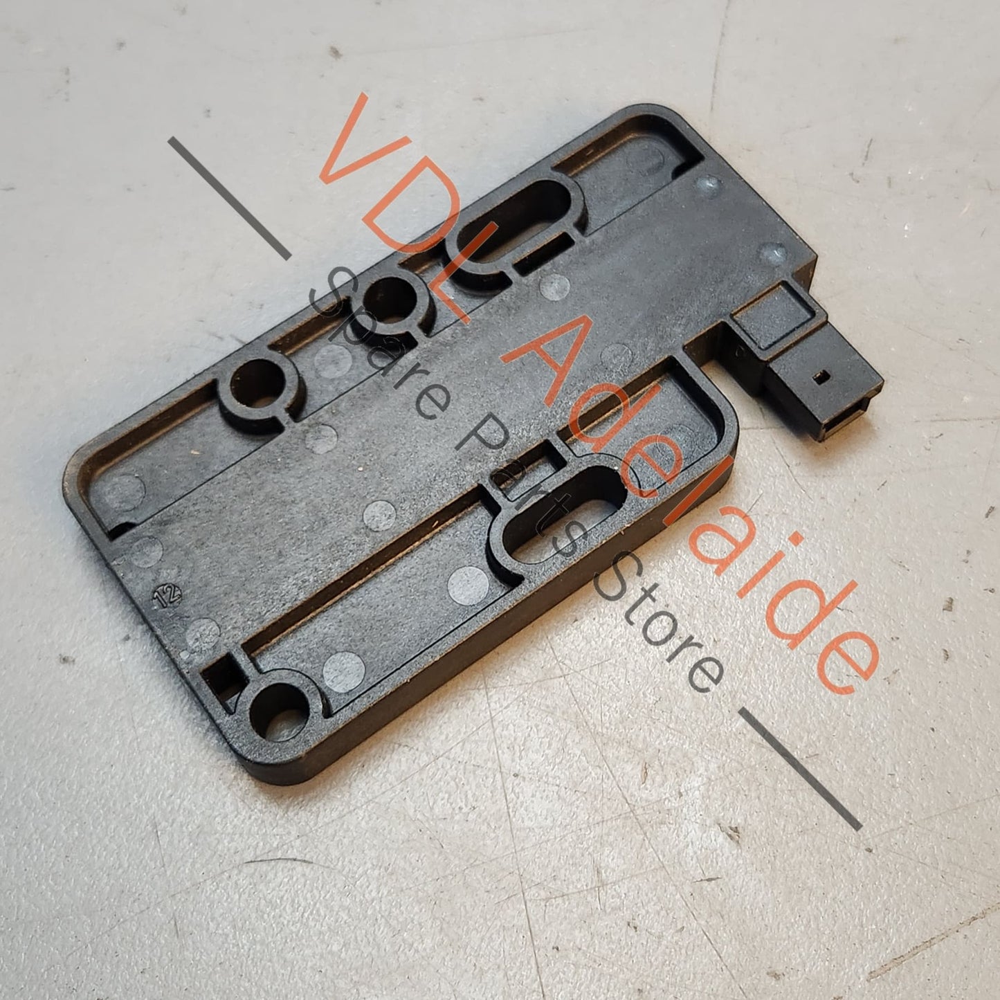 7PP962132A Porsche Inner Antenna Aerial Amplifier 7PP962132A