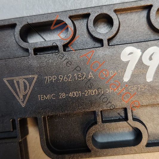 7PP962132A    Porsche Inner Antenna Aerial Amplifier 7PP962132A