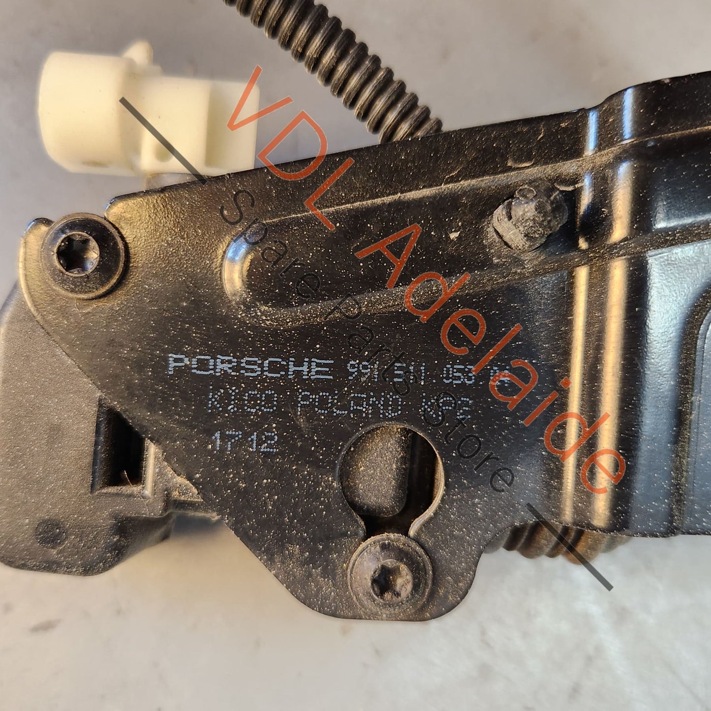 99151103307 99151105304 Porsche 911 991 Front Bonnet Hood Lid Lock 9915105304 99151103307