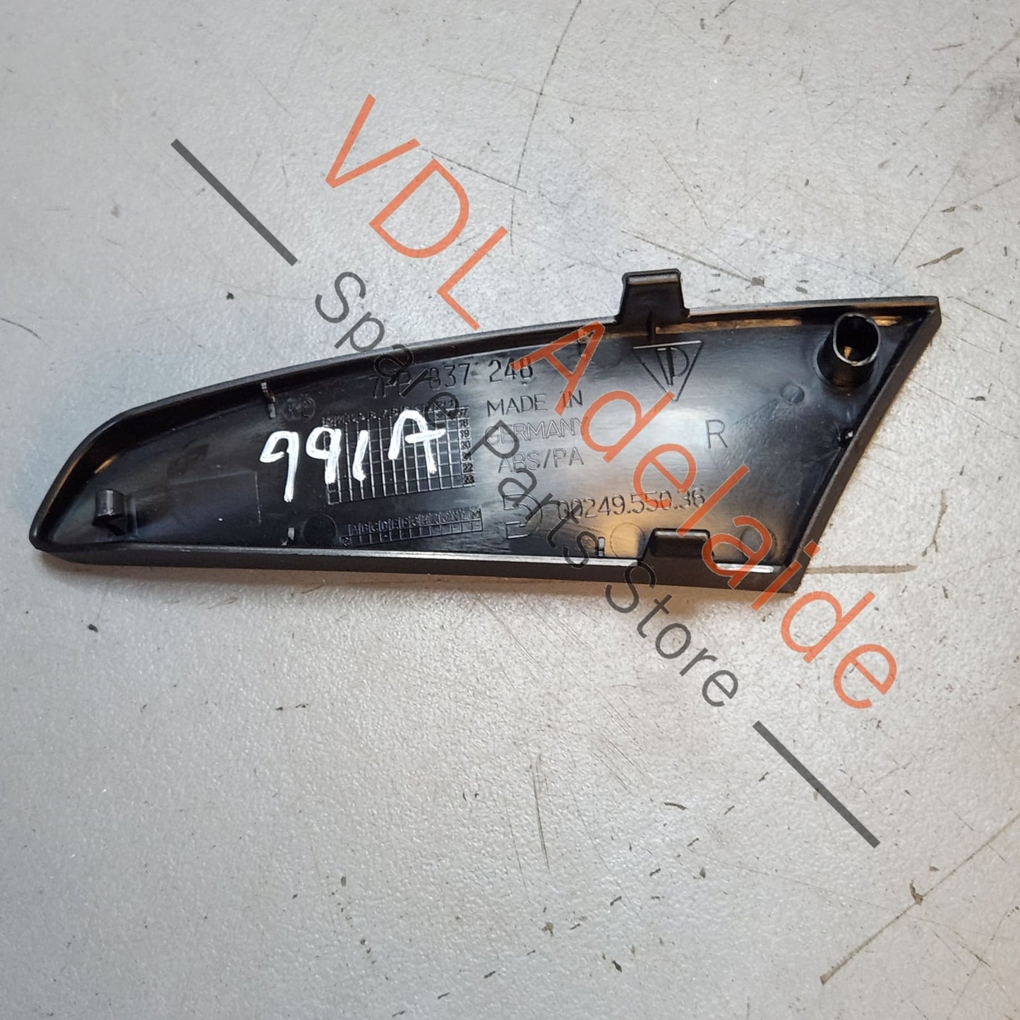 7PP837248 7PP8372481E0 Porsche 911 Interior Door Trim Handle Pull Cover Right 7PP837248 1E0