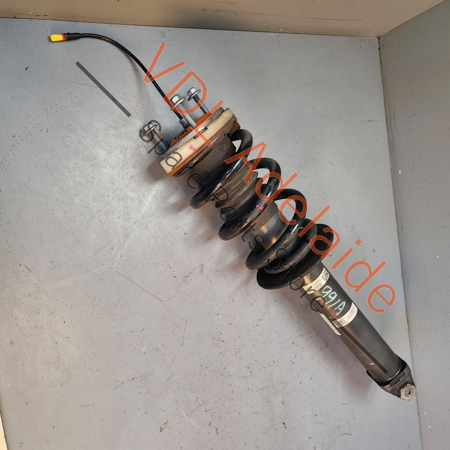 99133305319 99133305327 99133305740 Porsche 911 Rear Active Sport Suspension Shock Absorber Strut 99133305319 99133305327 99133305740