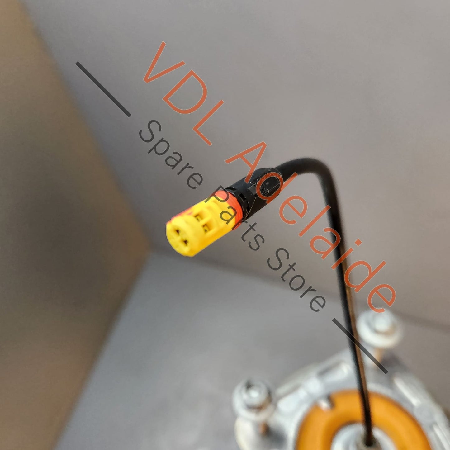 99133305319 99133305327 99133305740 Porsche 911 Rear Active Sport Suspension Shock Absorber Strut 99133305319 99133305327 99133305740
