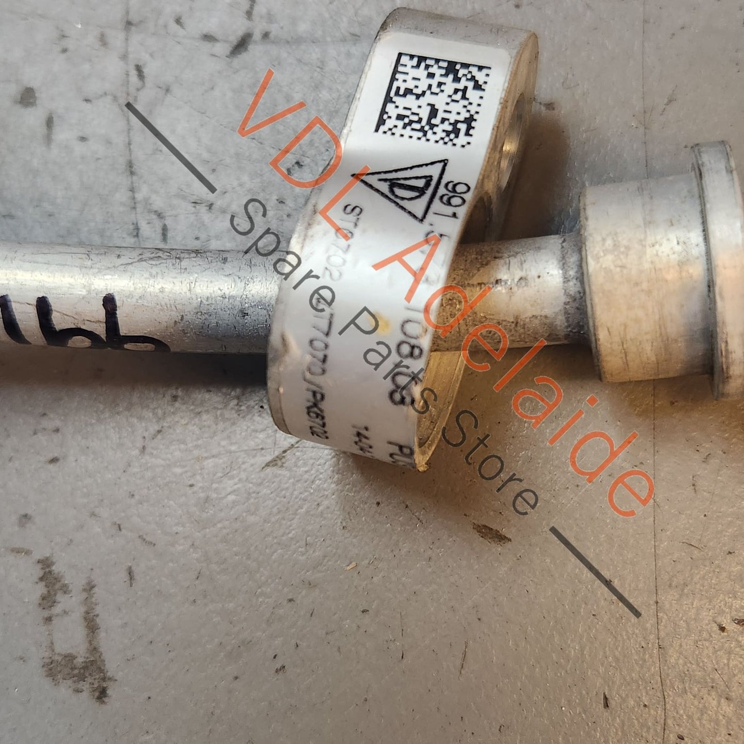 99157310804 99157310803 Porsche 911 AC Refrigerant Hose Under RHS Wing 99157310803 99157310804