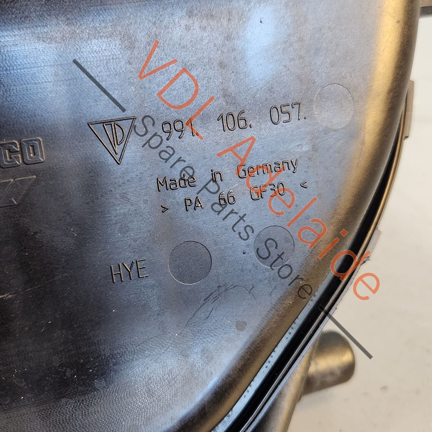 99110615704 991106057 99110645701 Porsche 911 Coolant Reservoir Tank & Cap 99110615704 99110645701