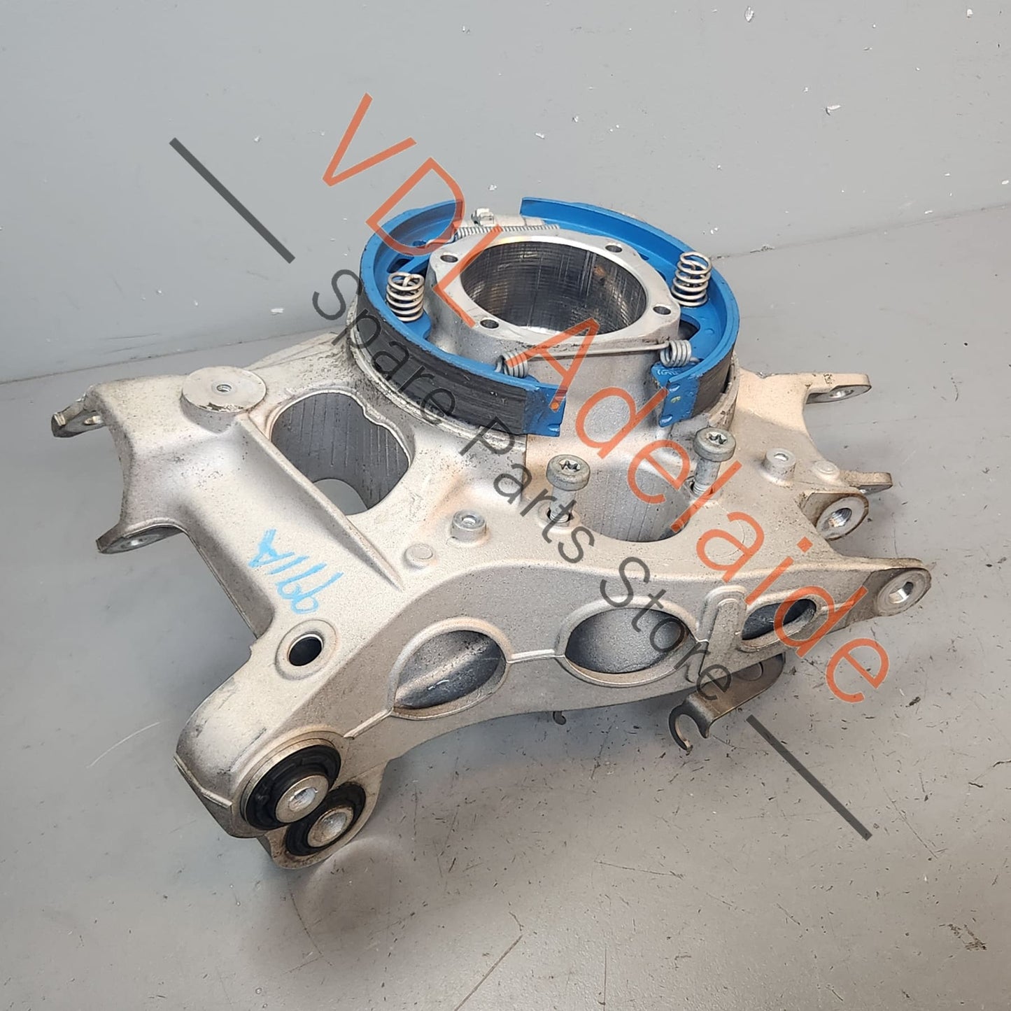 99133111134 99133111133 99133161133 Porsche 911 Rear LHS Left Wheel Hub Bearing Carrier Housing 99133111133 99133111134