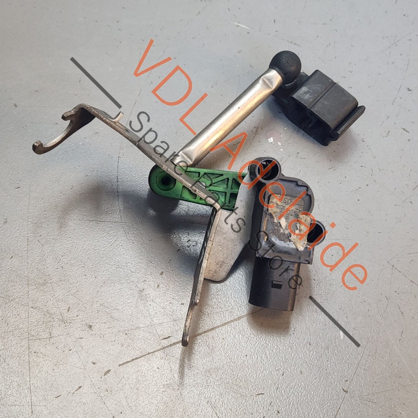99133303100 Porsche 911 Rear Left Suspension Level Sensor 99133303100