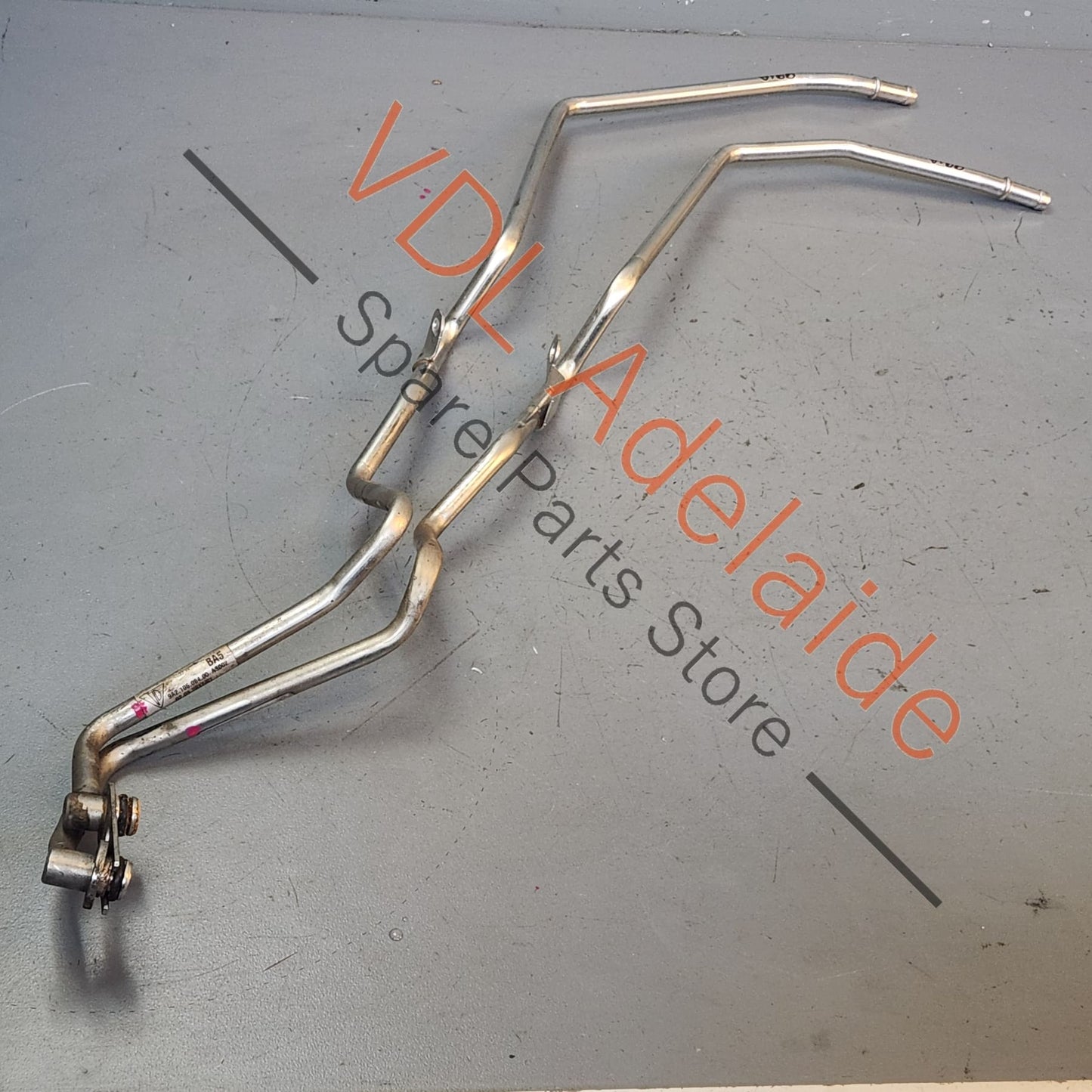 9A210608400 9A210608200 Porsche 911 Turbocharger Coolant Feed and Return Hose Pipe RHS 9A210608400 9A210608200