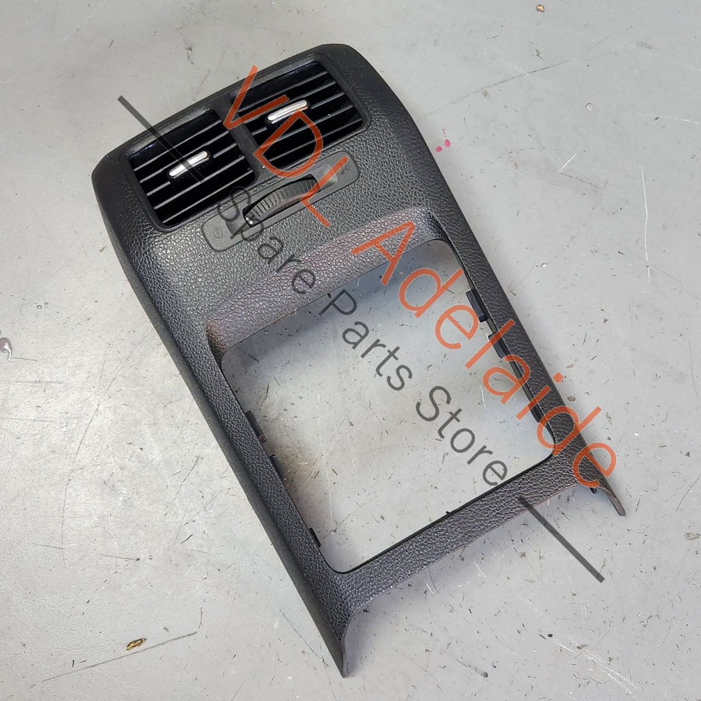 1K0819203A VW Golf MK6 Rear AC Air Vent with Interior Trim 1K0819203A