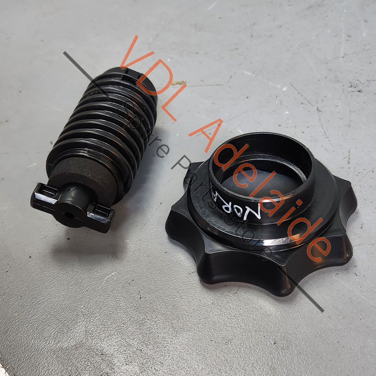 1K0803899D 1K0803899D VW Golf MK5 MK6 MK7 Plastic Retaining Nut & Bolt for Spare Wheel 109mm suit Space Saver