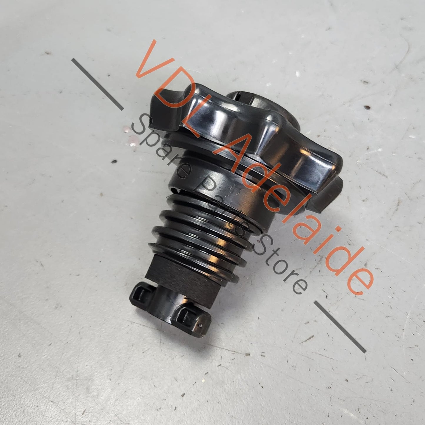 1K0803899D 1K0803899D VW Golf MK5 MK6 MK7 Plastic Retaining Nut & Bolt for Spare Wheel 109mm suit Space Saver