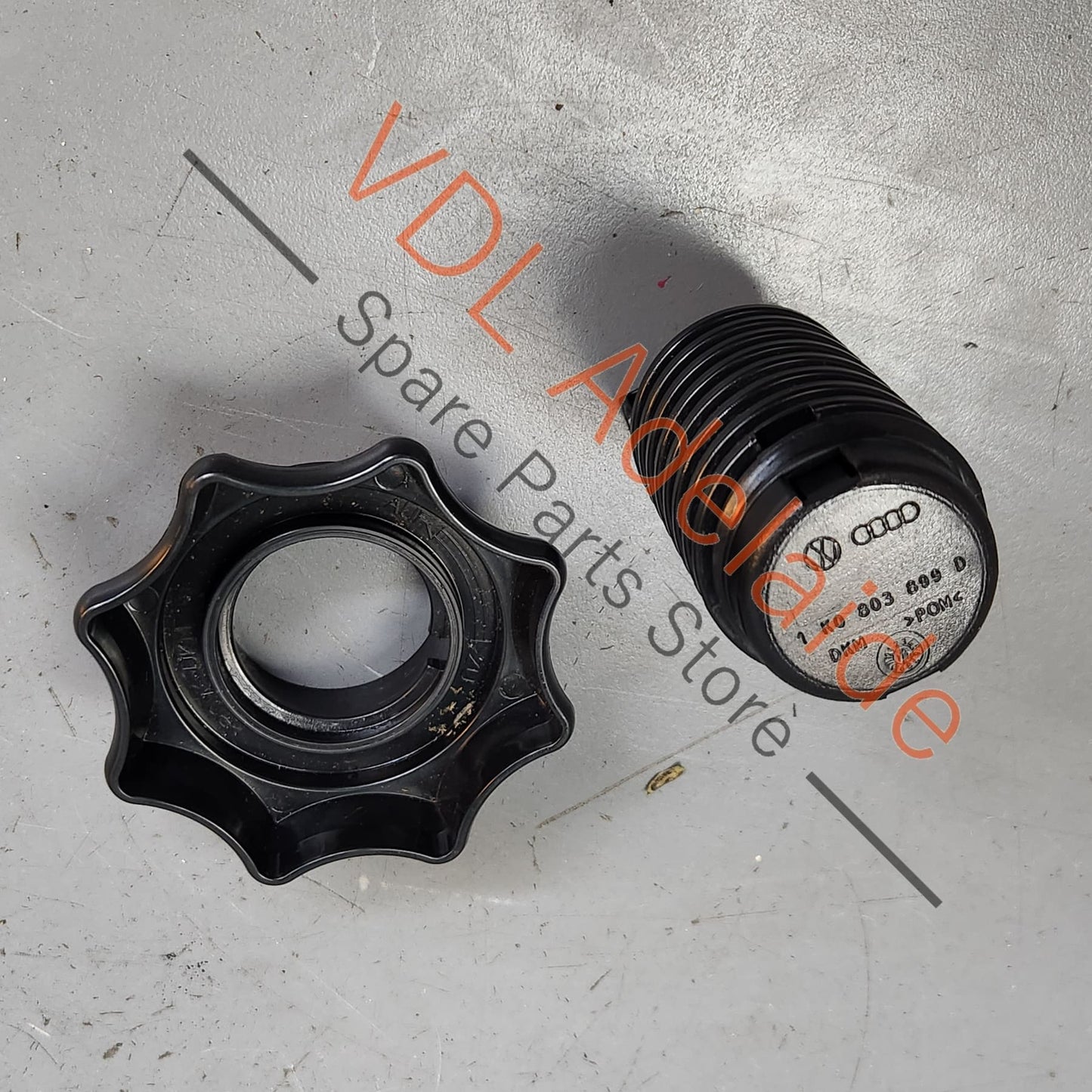 1K0803899D 1K0803899D VW Golf MK5 MK6 MK7 Plastic Retaining Nut & Bolt for Spare Wheel 109mm suit Space Saver