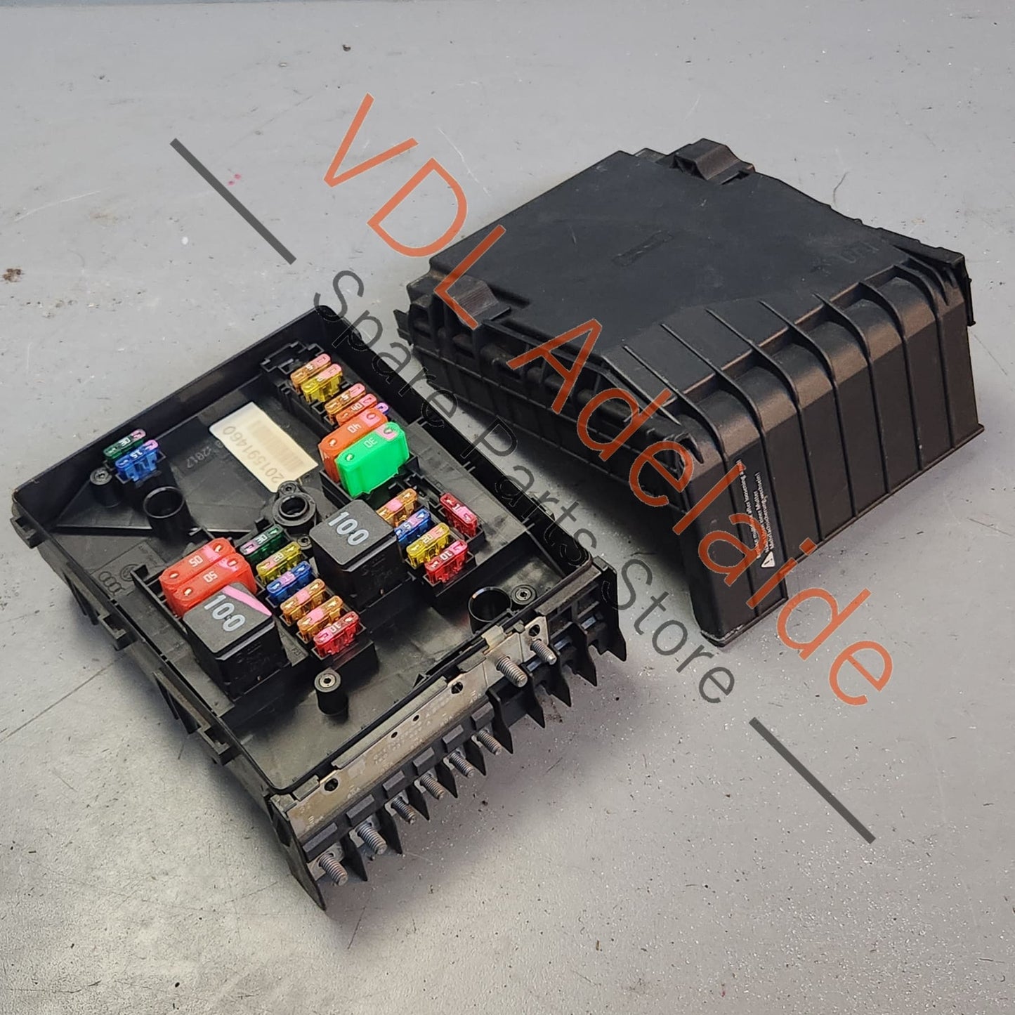 1K0937125D VW Caddy Golf MK6 Engine Bay Relay Fuse Panel Board 1K0937125D
