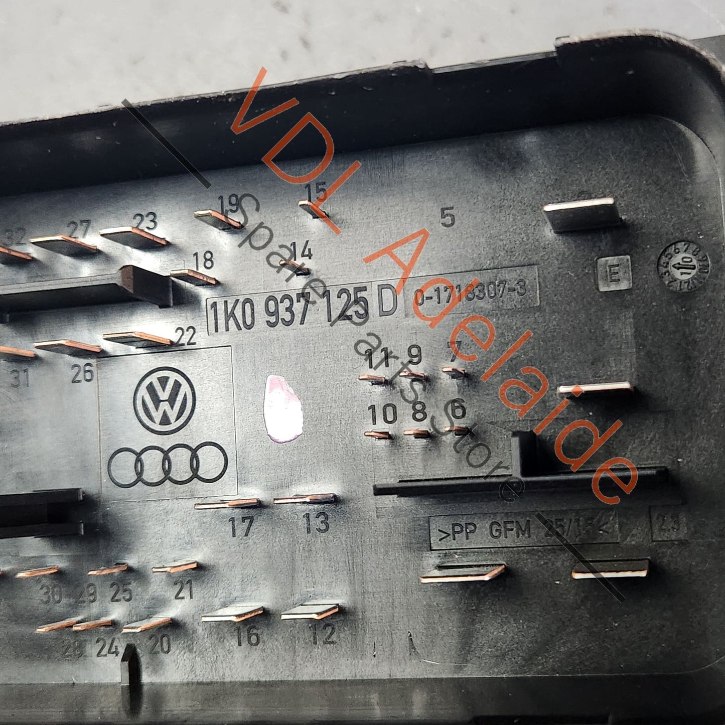 1K0937125D VW Caddy Golf MK6 Engine Bay Relay Fuse Panel Board 1K0937125D