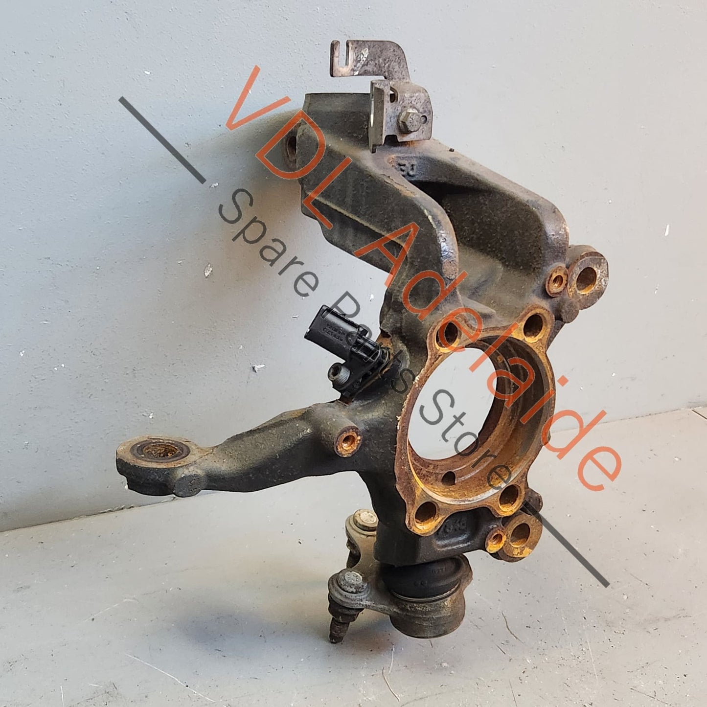 1K0407256AA VW Golf Front Right Hub Knuckle Wheel Bearing Housing 1K0407256AA