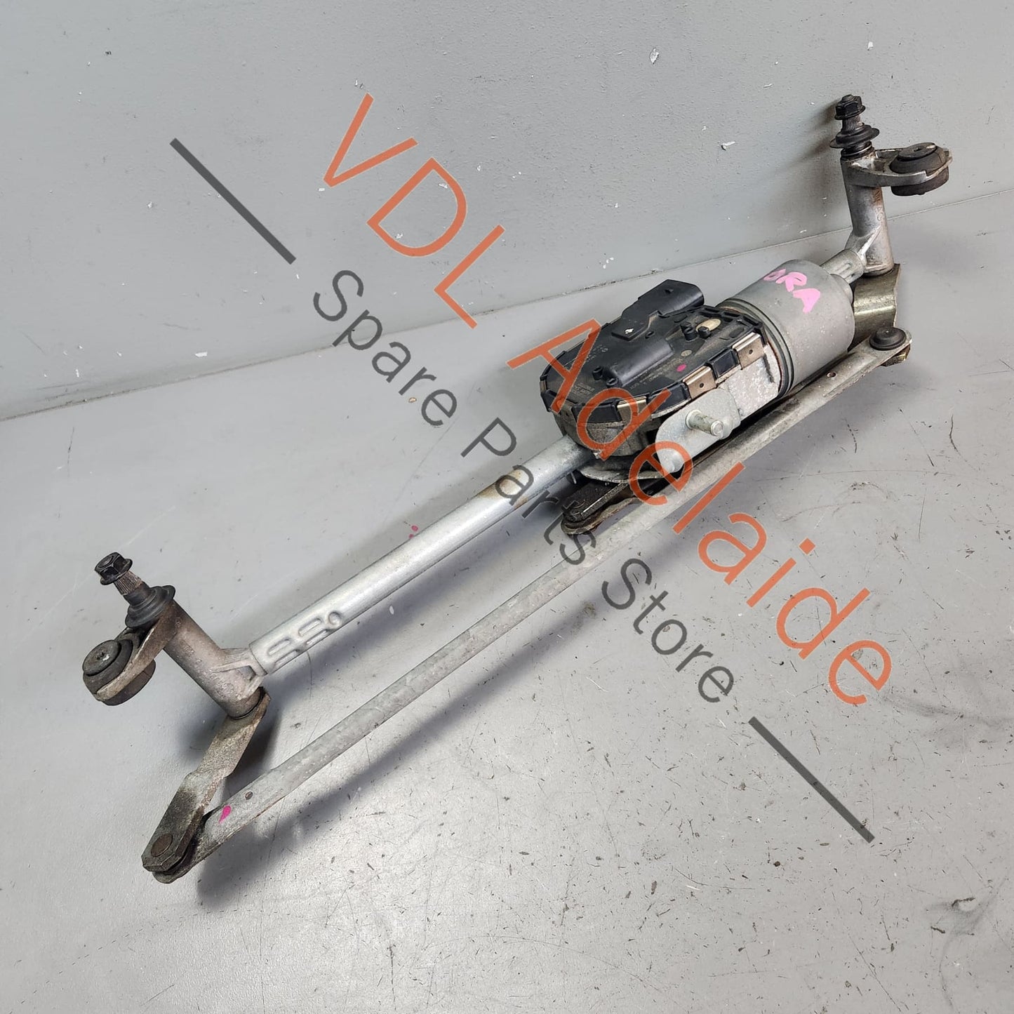 1Q2955119B 1K2955601A VW Golf MK6 Front Windshield Wiper Motor Linkage w Crank Arm 1Q2955119B 1K2955601A