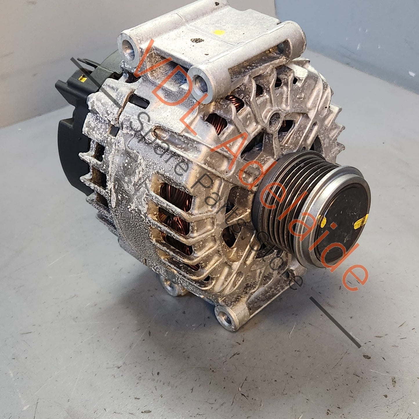06J903024A VW Audi Valeo Alternator 06J903024A 140A