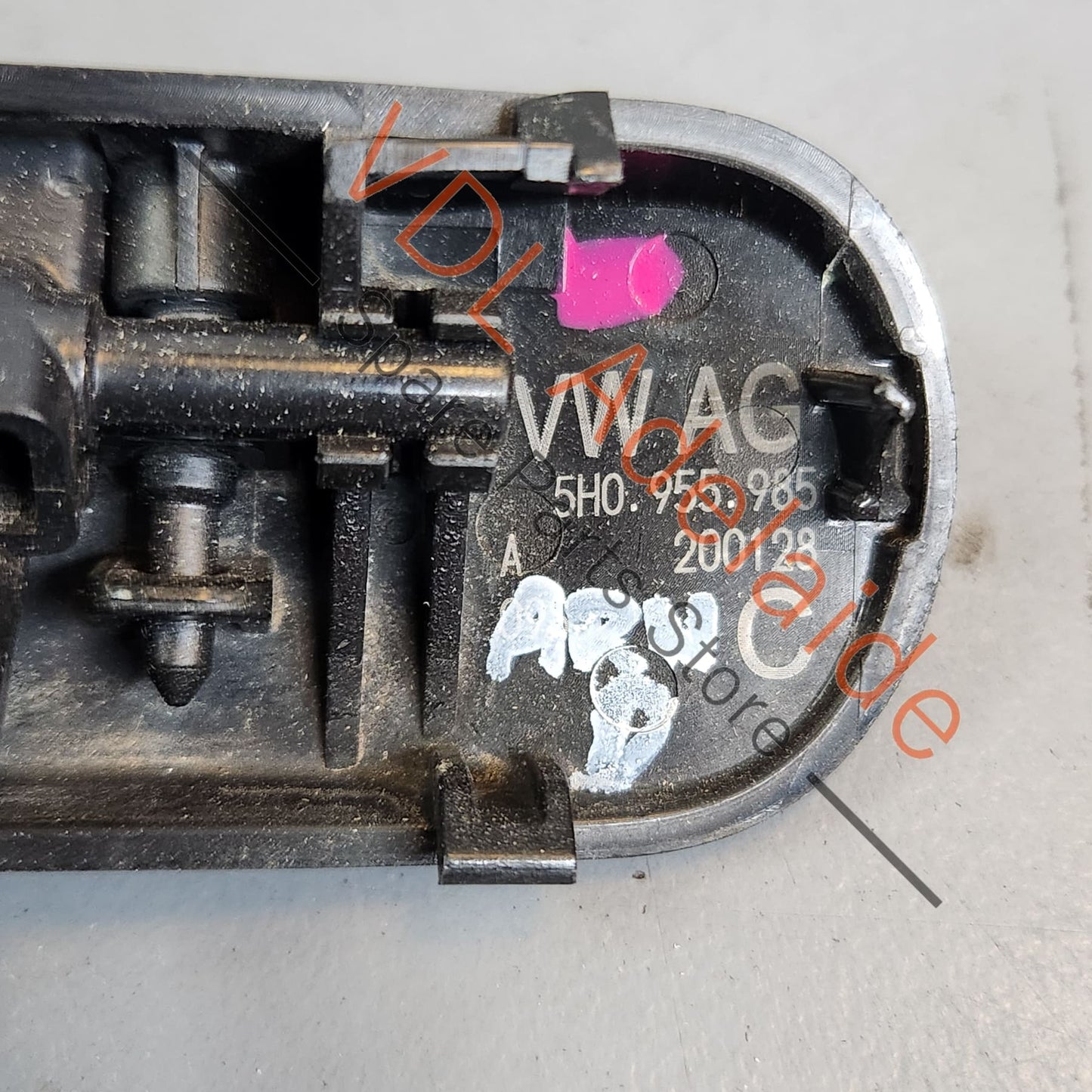 5H0955985 VW Golf MK7 Windscreen Washer Jet Nozzle Pair L&R 5H0955985