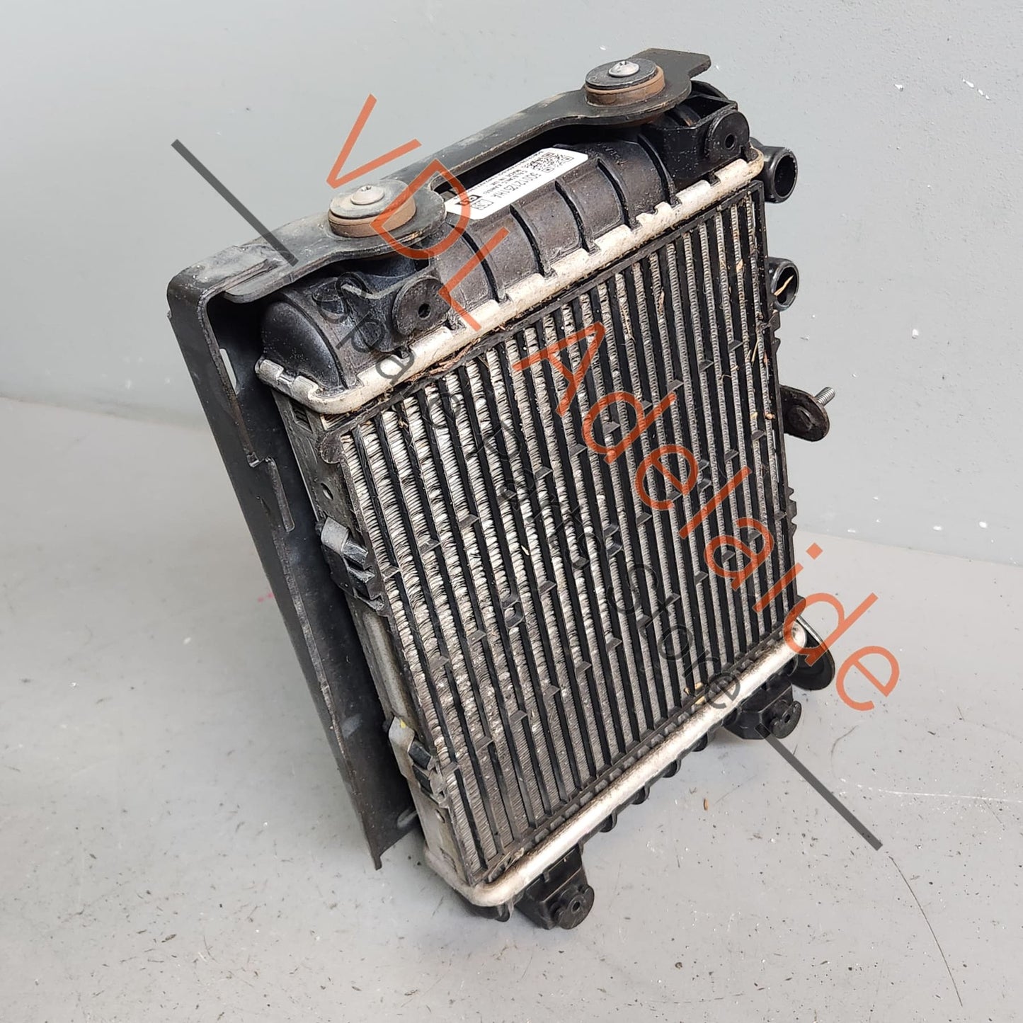 5Q0121251HA 5Q0121093BF VW Golf R MK7 7.5 Front Left Small Additional Radiator Cooler Assembly 5Q0121251HA 5Q0121093BF
