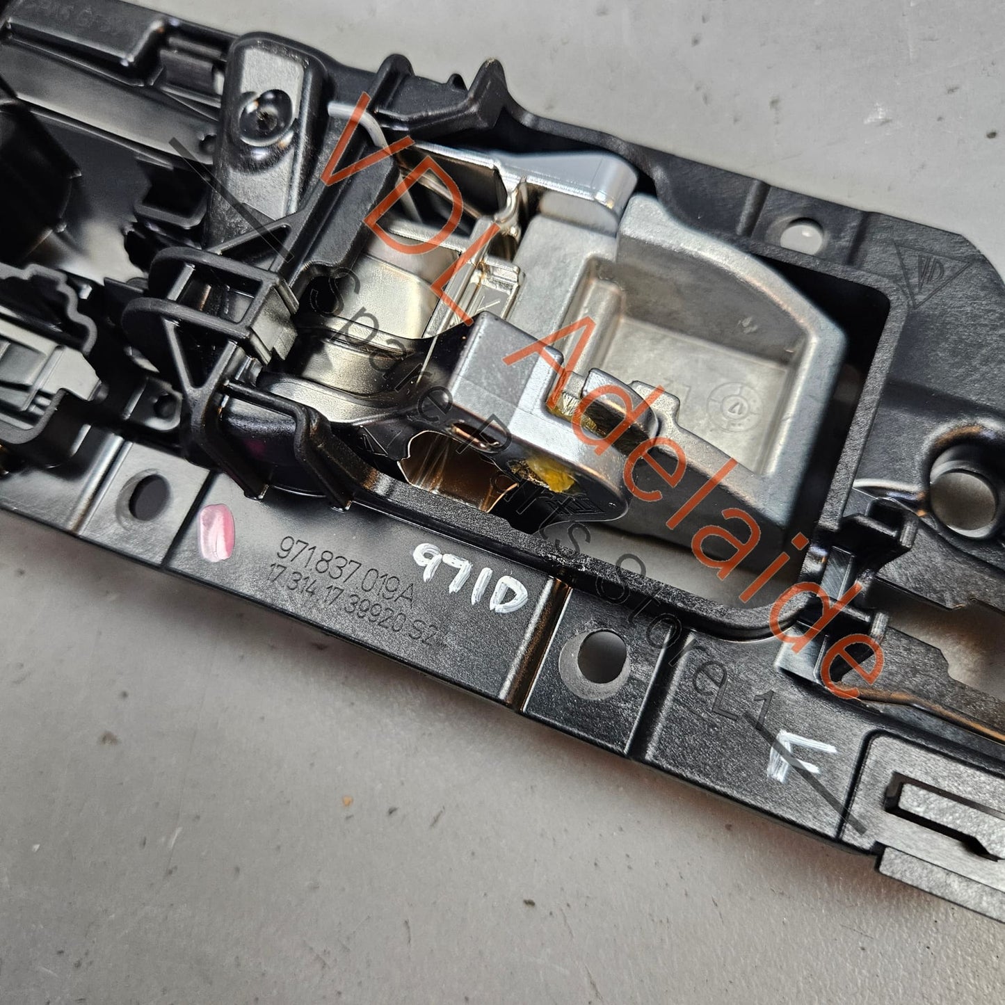 971837019CCZO Porsche Panamera Left Side Interior Door Handle Pull Actuator w Trim 971837019C CZO suits front or rear