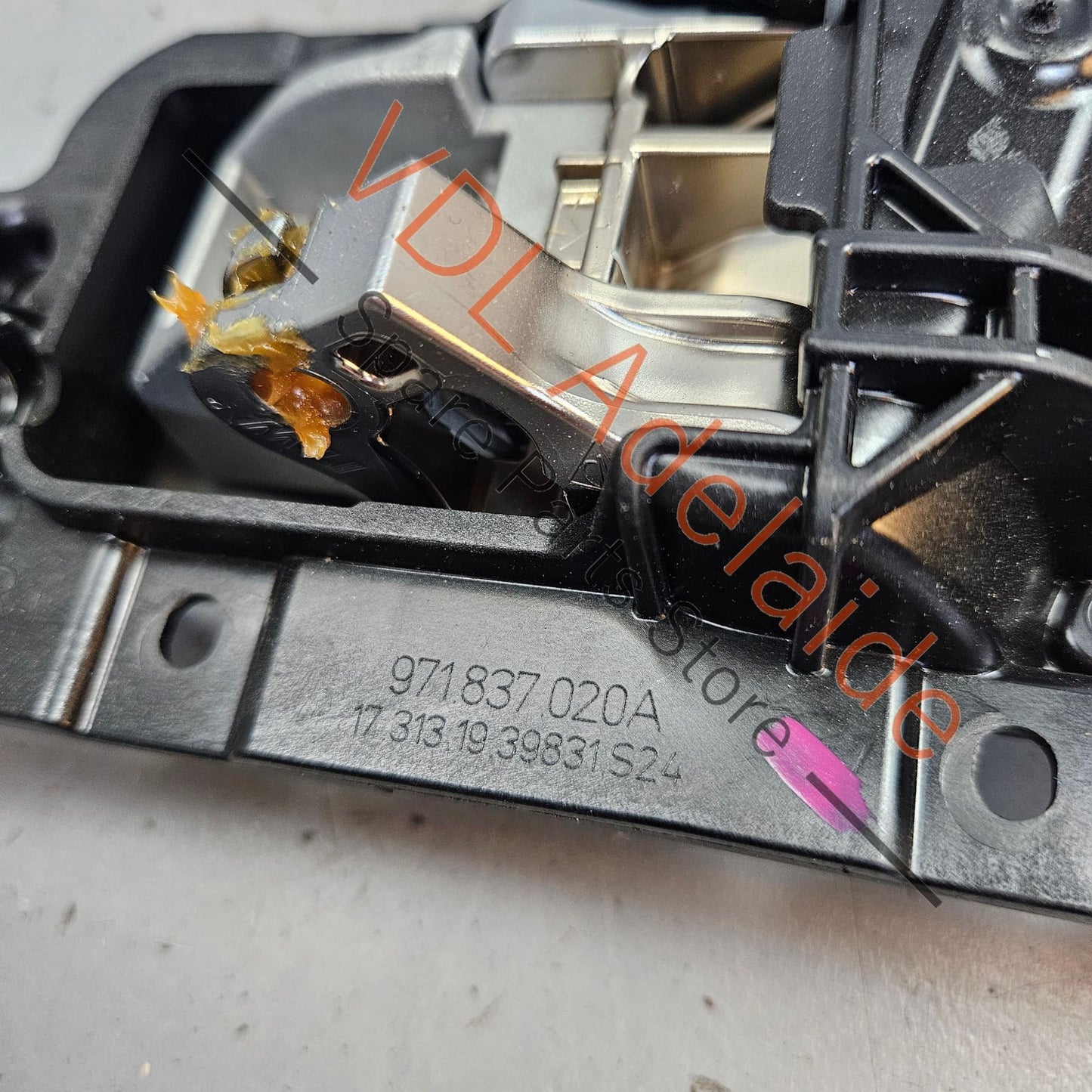 971837020CCZO Porsche Panamera Right Side Interior Door Handle Pull Actuator w Trim 971837020C CZO suits front or rear
