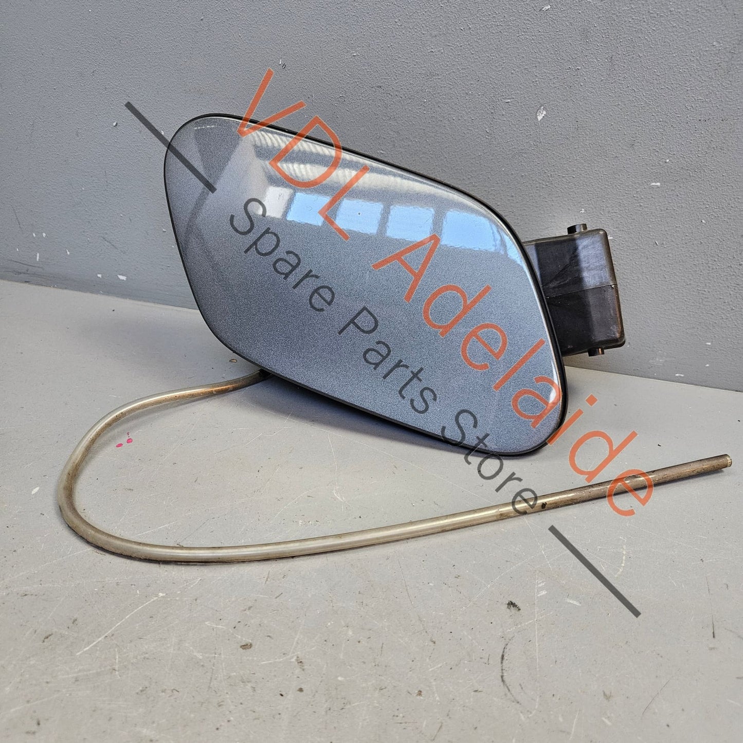 5G0809909GRU VW Golf MK7 Fuel Filler Door Cap Flap 5G0809857 5G0809909 GRU Indium Grey LR7H X3X3
