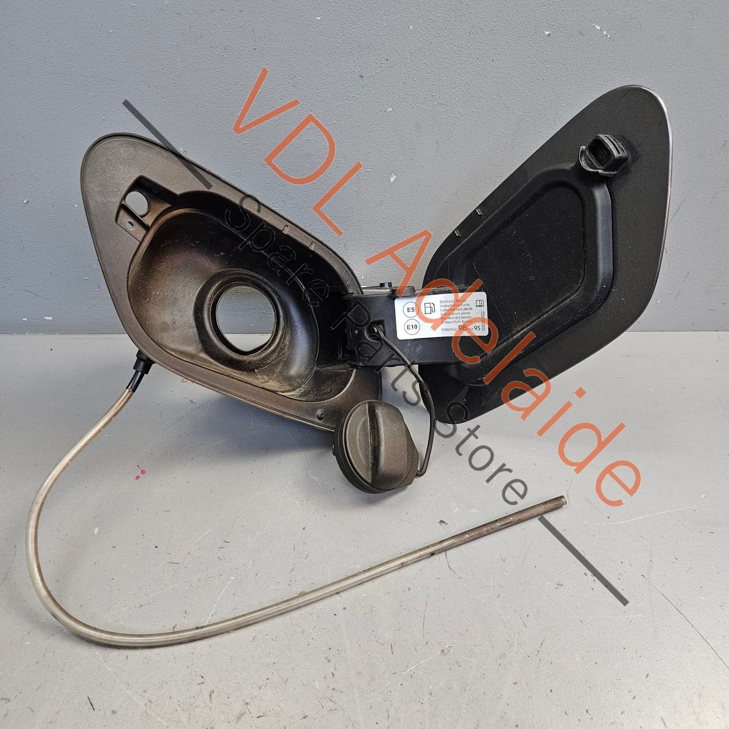 5G0809909GRU VW Golf MK7 Fuel Filler Door Cap Flap 5G0809857 5G0809909 GRU Indium Grey LR7H X3X3