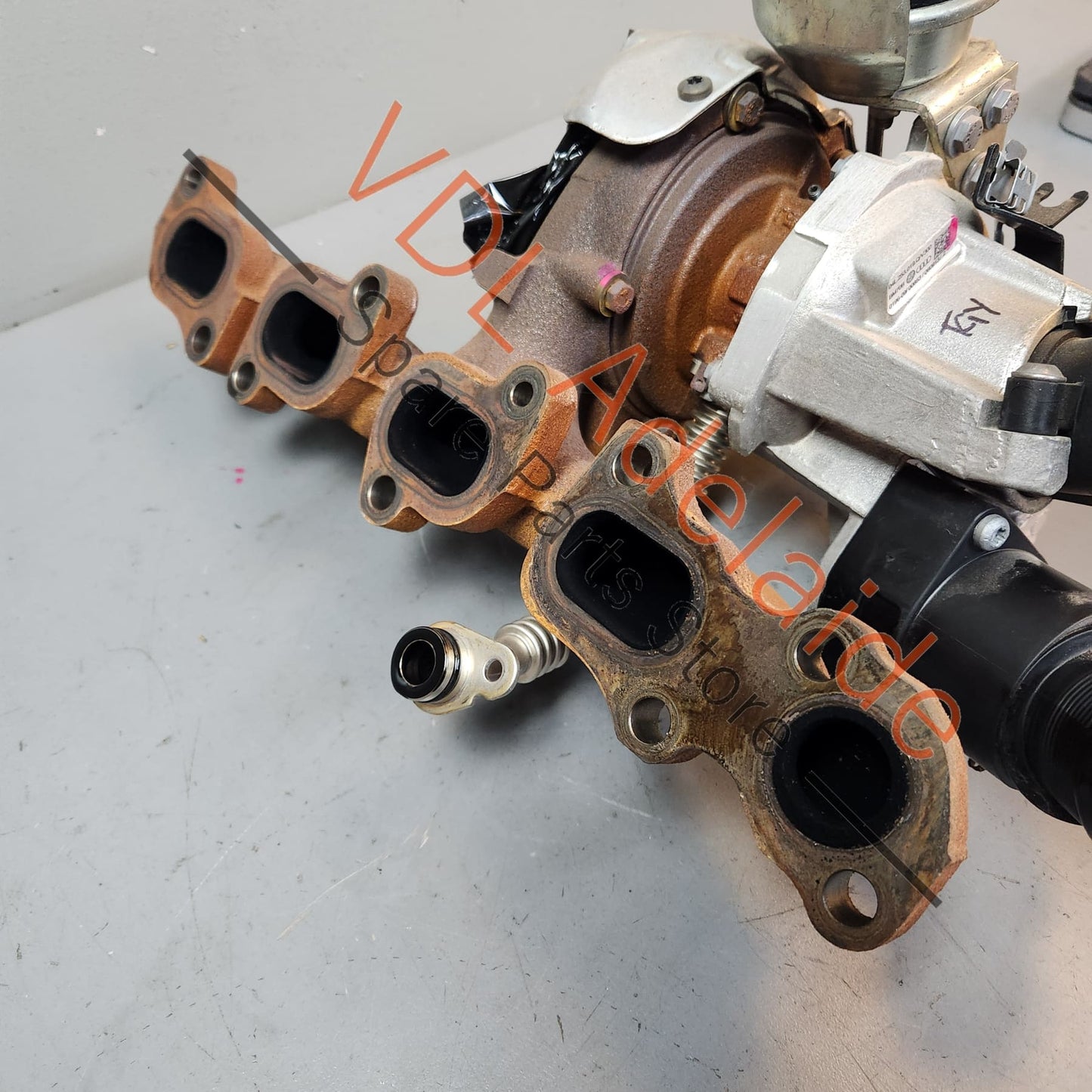 04L253020M Genuine Volkswagen VW Golf Tiguan Passat 2.0 TDI Turbocharger 04L253020M Diesel Turbo