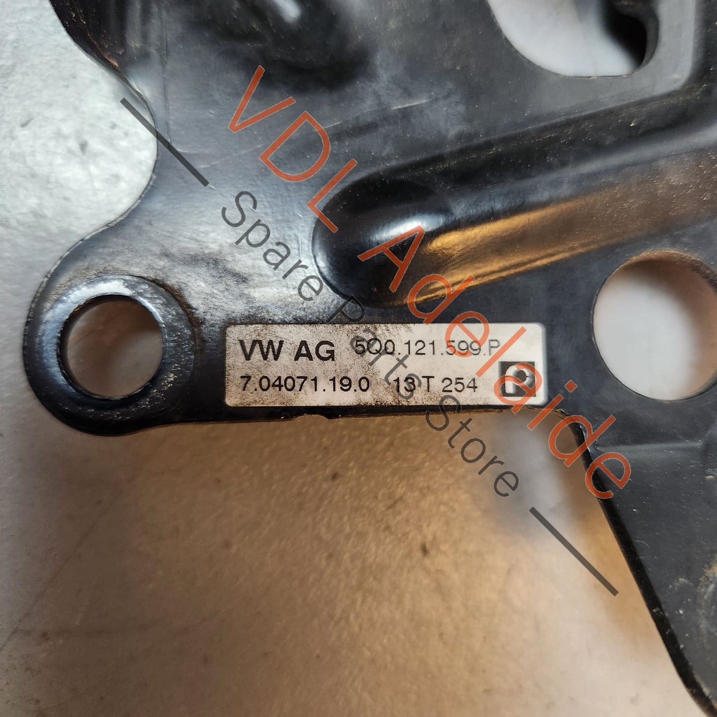 5Q0121599M 5G0965567 VW Genuine Bosch Auxiliary Additional Coolant Pump Motor 5G0965567 5Q0121599M