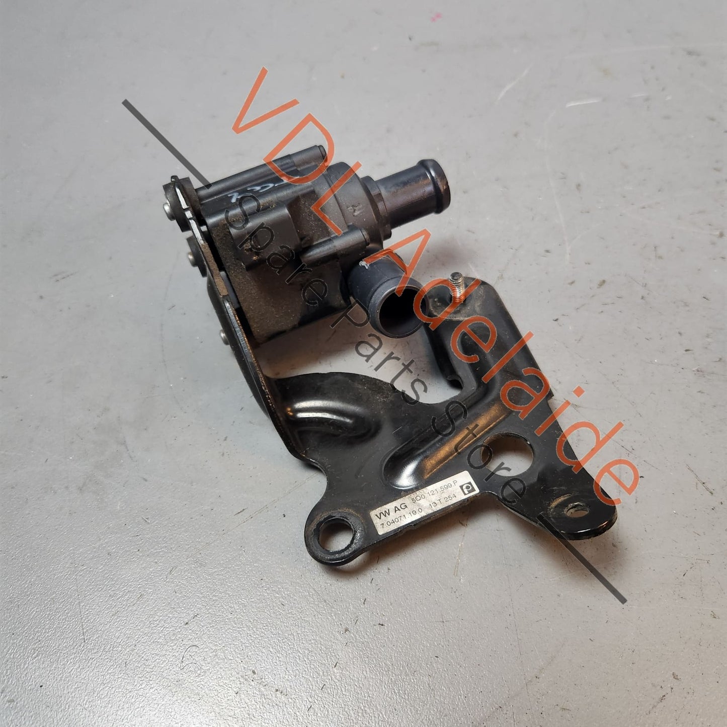 5Q0121599M 5G0965567 VW Genuine Bosch Auxiliary Additional Coolant Pump Motor 5G0965567 5Q0121599M