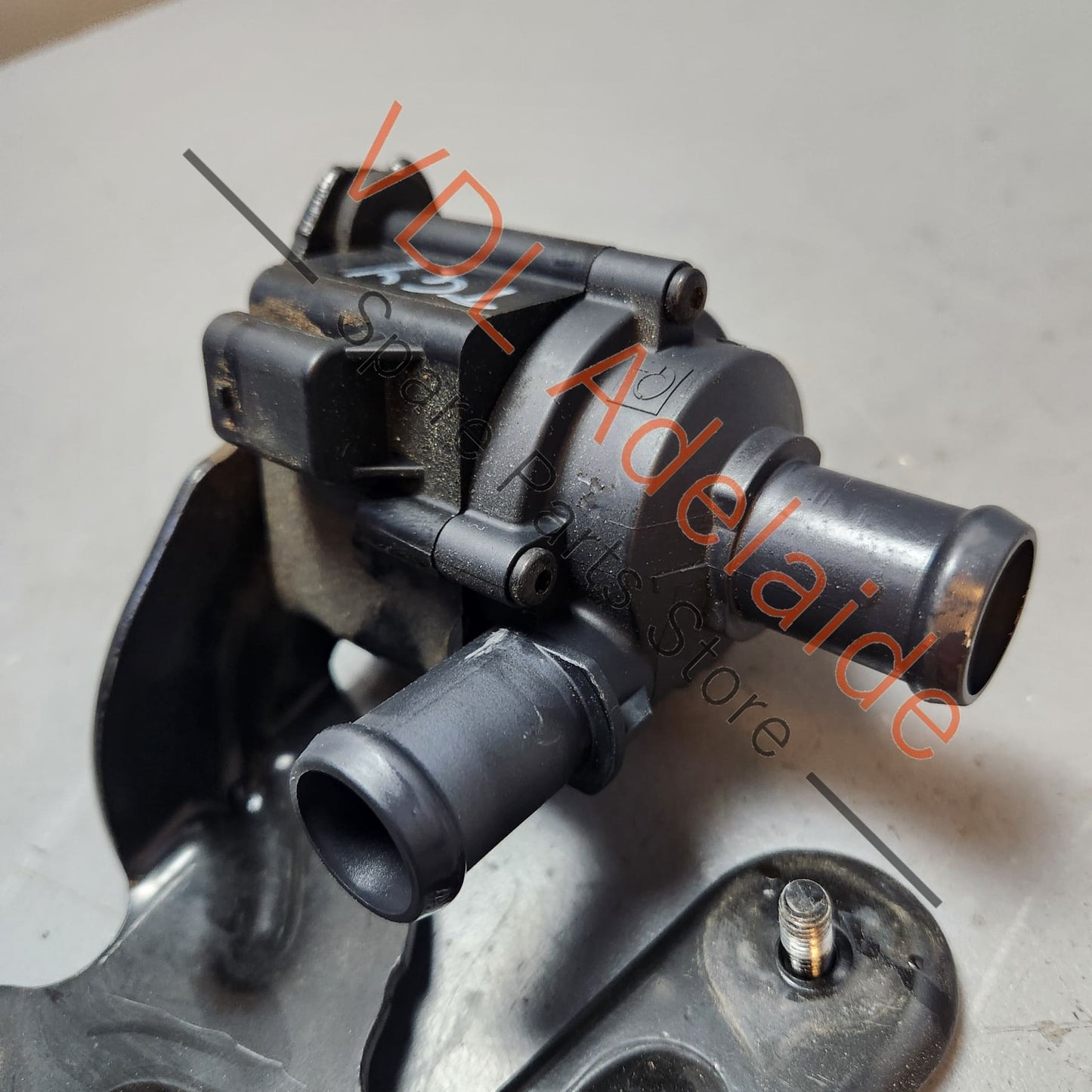 5Q0121599M 5G0965567 VW Genuine Bosch Auxiliary Additional Coolant Pump Motor 5G0965567 5Q0121599M