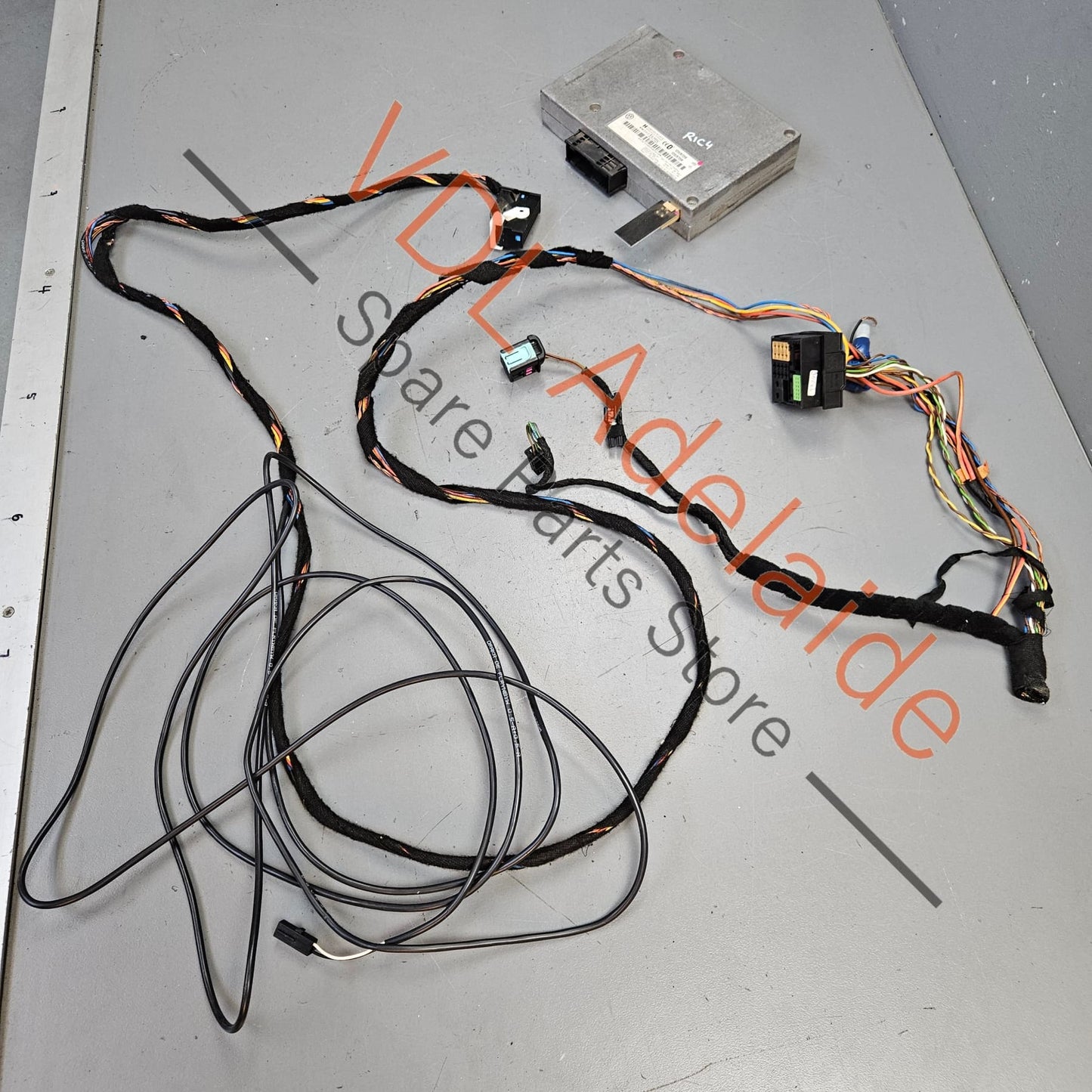 1Z0035729B VW Golf MK5 Genuine Bluetooth Upgrade Kit Includes wiring 1Z0035729B