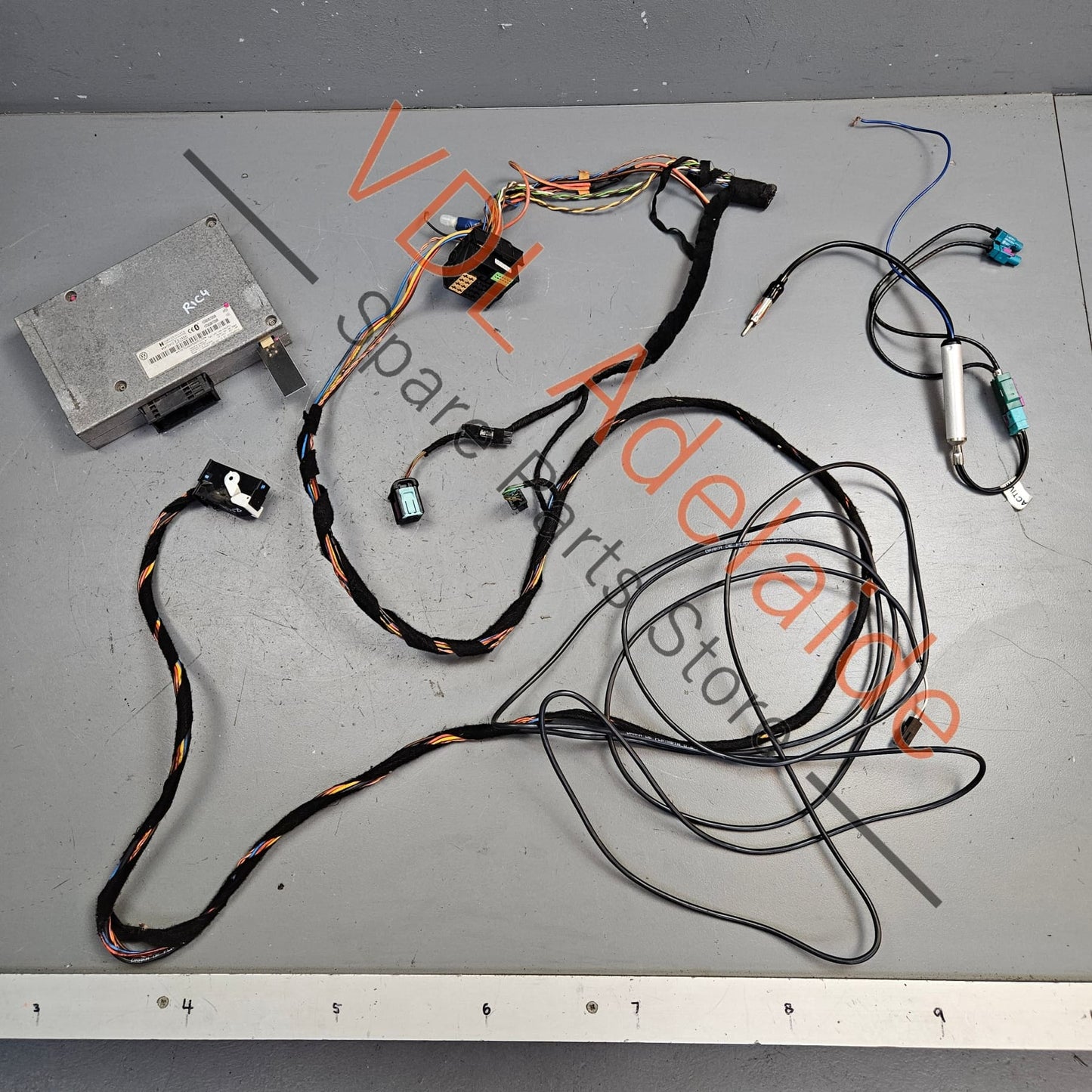 1Z0035729B VW Golf MK5 Genuine Bluetooth Upgrade Kit Includes wiring 1Z0035729B