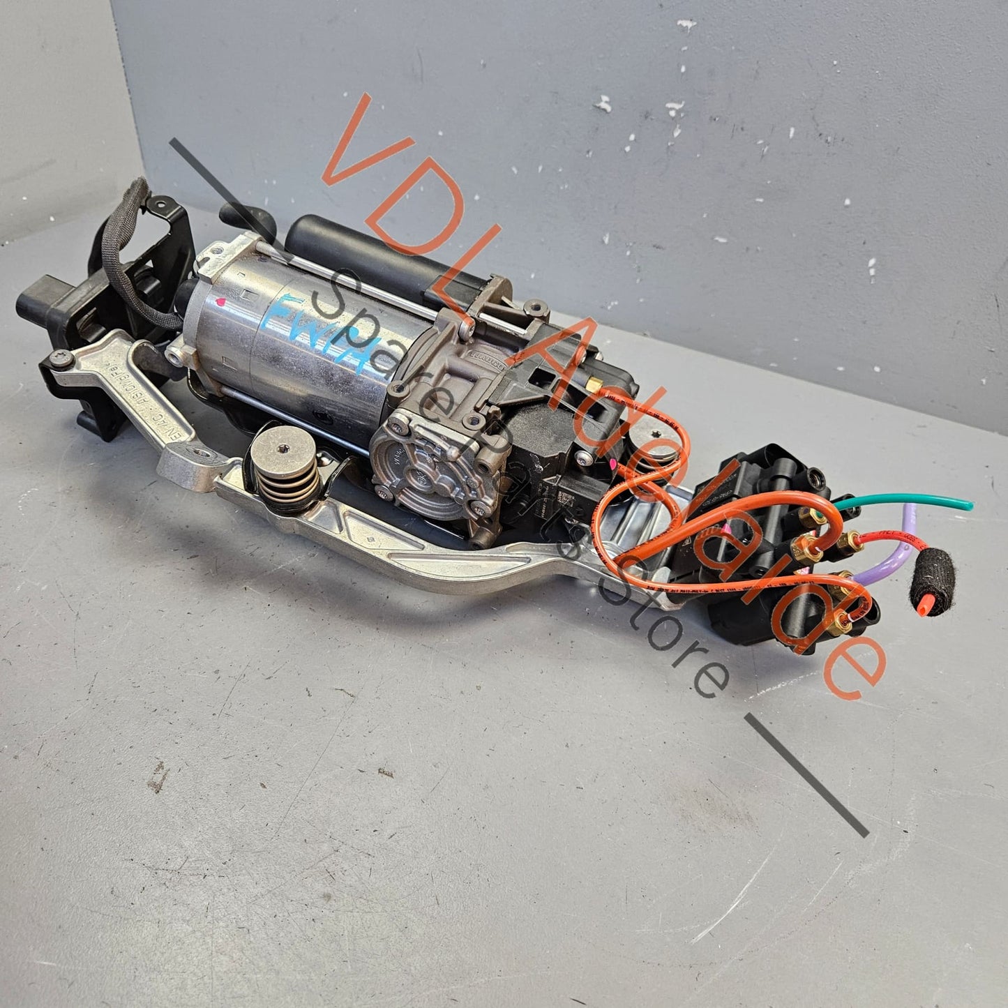 9J1616006D 4M0907778 Audi e-Tron Porsche Taycan Air Suspension Pump & Valve Block Controller 9J1616006D 4M0907778