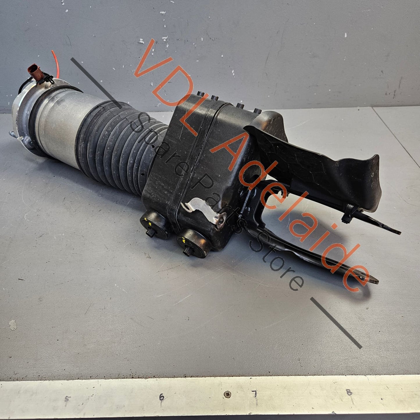 9J1616037E 9J1616037F Audi e-Tron Porsche Taycan Front Left Suspension Shock Absorber 9J1616037F 9J1616037E
