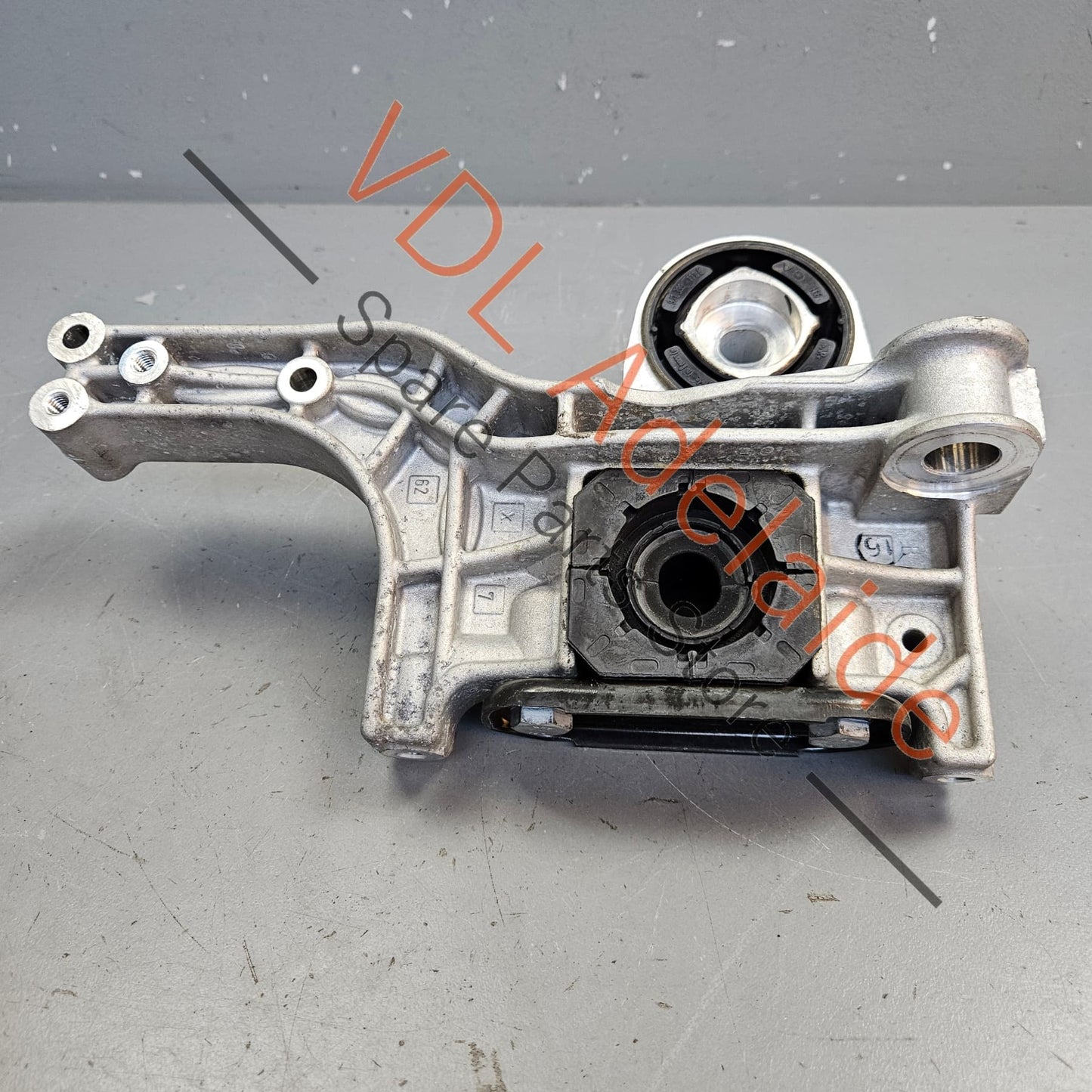 9J1413357A Audi e-Tron Porsche Taycan Front Left Engine Motor Mount Stabiliser 9J1413357A