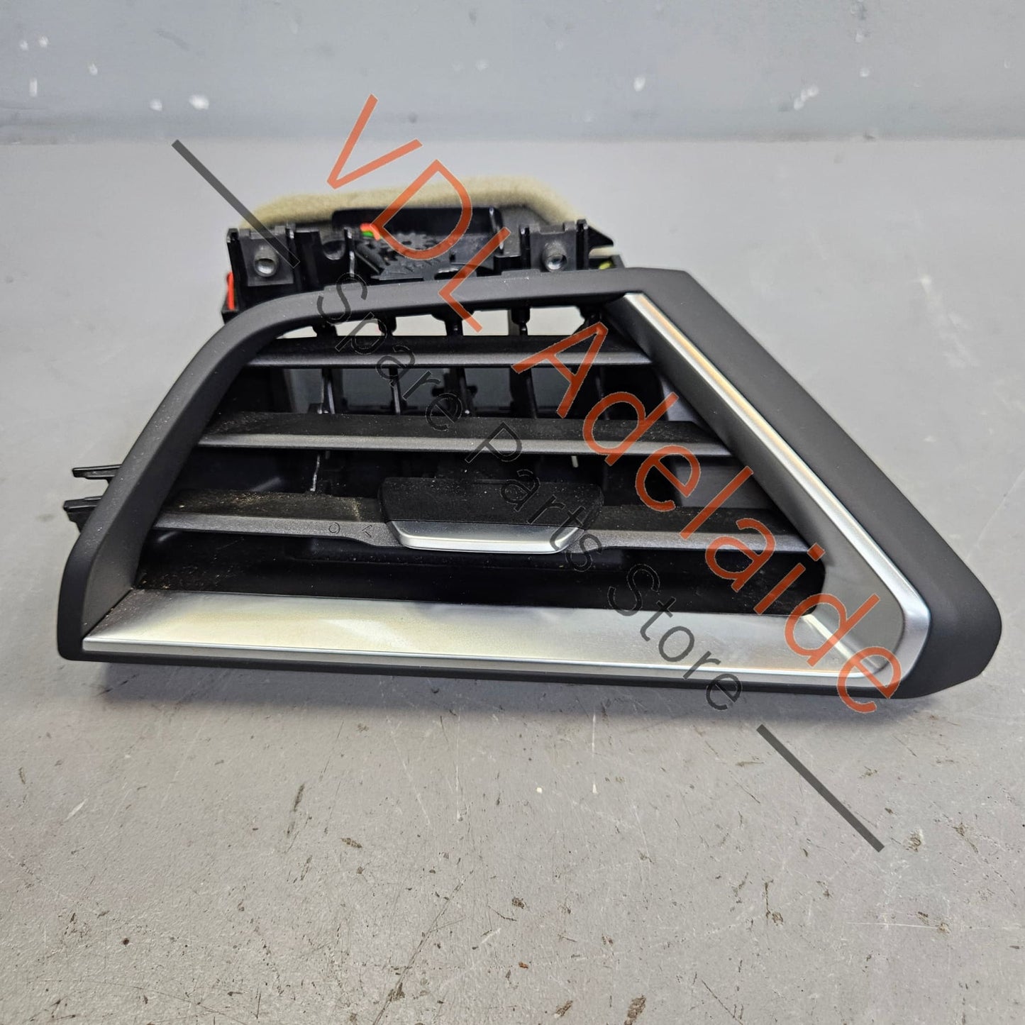 4J3819701A6PS 4J3819701A Audio e-Tron Drivers Side Dashboard Air Vent 4J3819701A