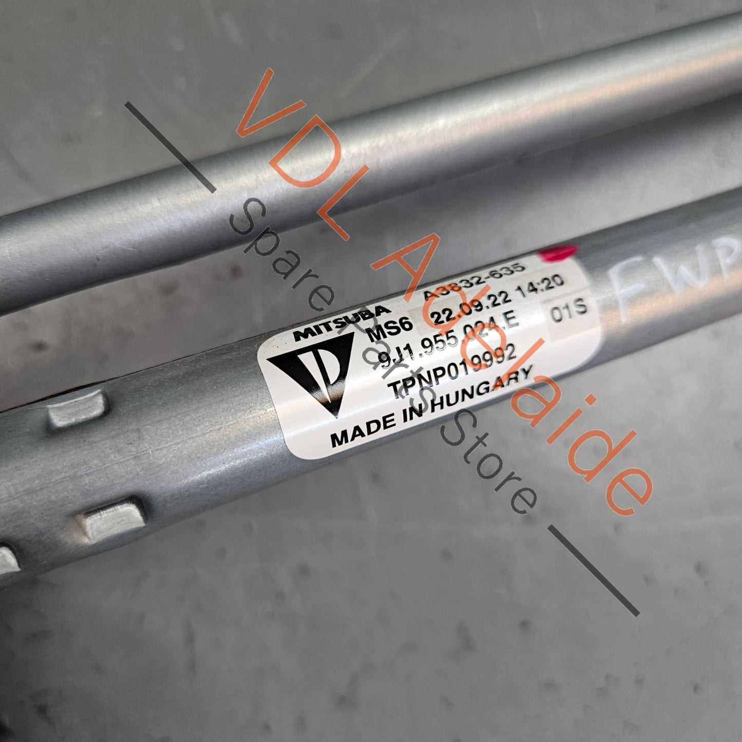 9J1955024E Audi e-Tron GT Windscreen Wiper Motor w Linkage for RHD 9J1955024E