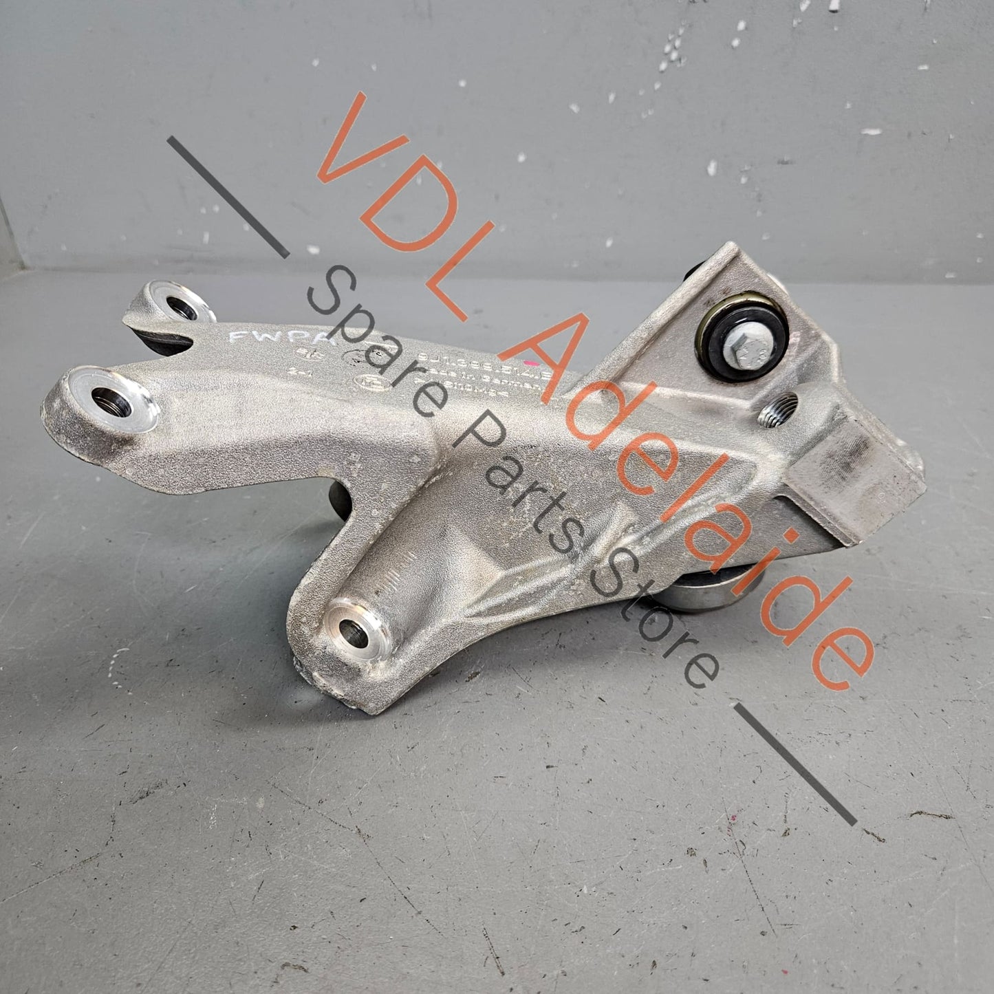 9J1399514B Audi e-Tron GT Transmission Mount Bracket Bushing 9J1399514B