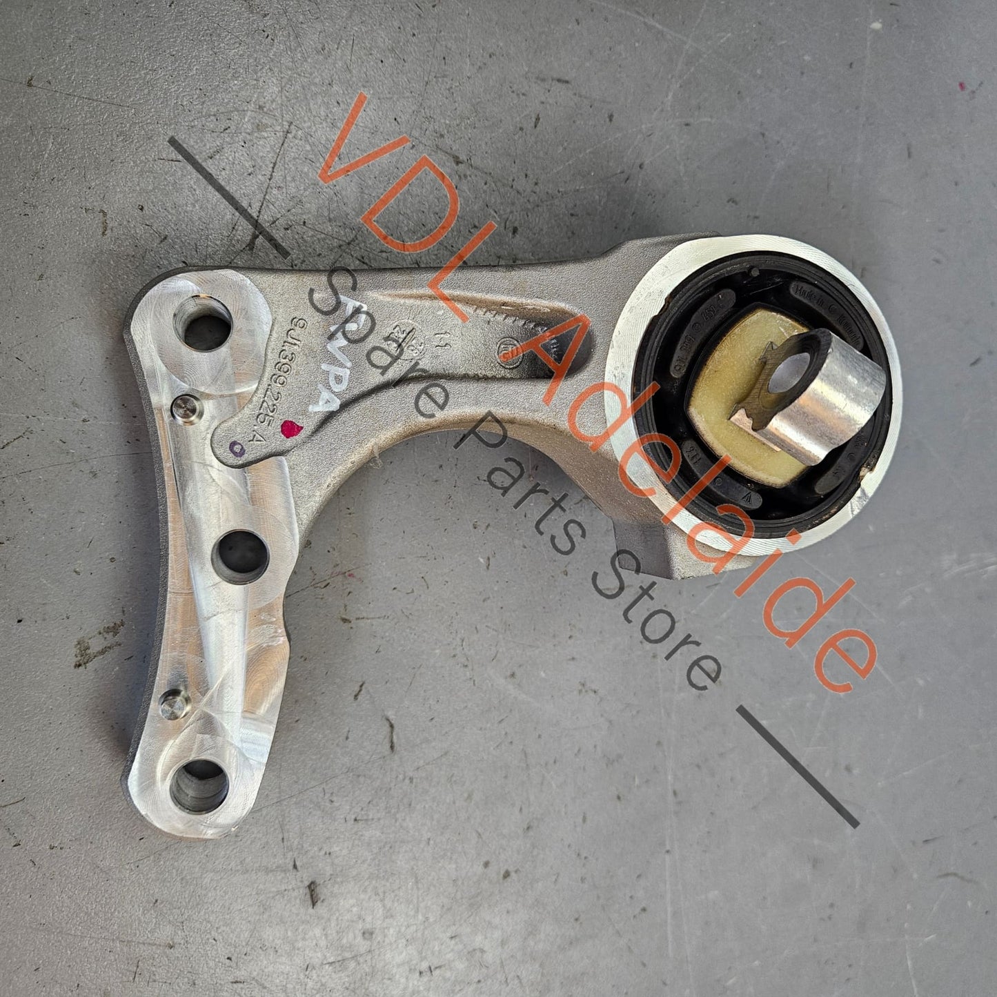 9J1399225A Audi e-Tron GT Engine Transmission Mount Bracket Bushing 9J1399225A