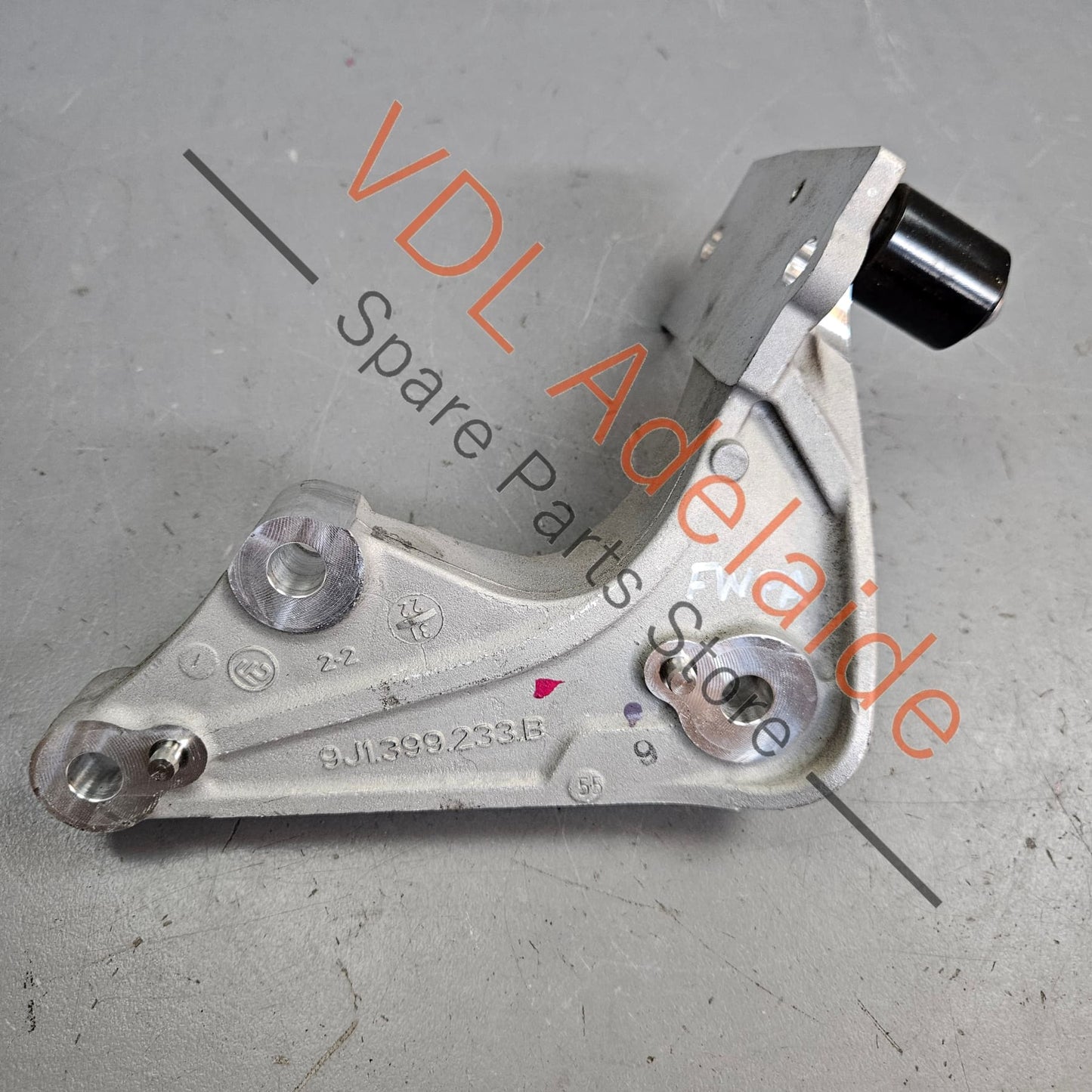 9J1399233B Audi e-Tron GT Engine Transmission Mount Bracket Bushing 9J1399233B