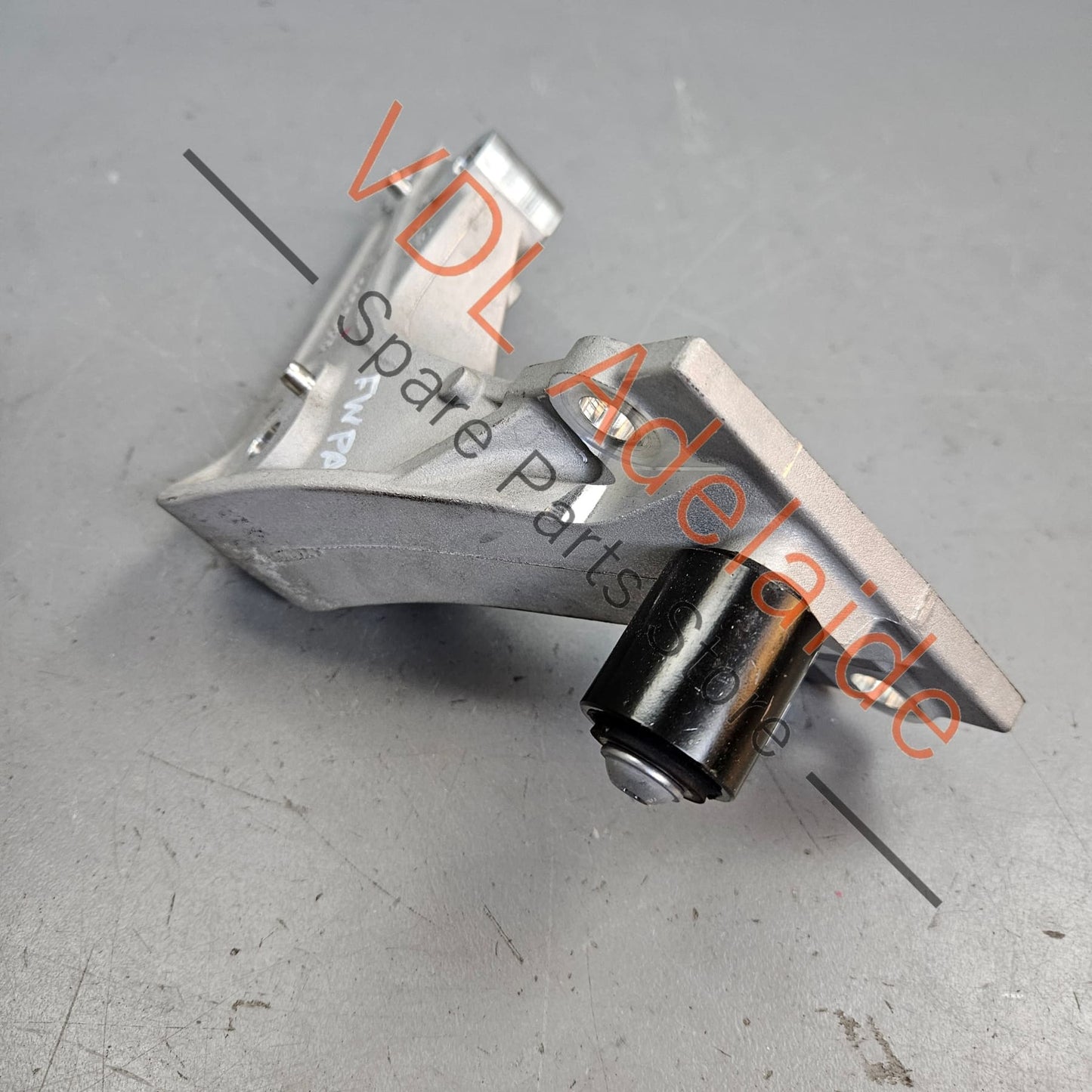 9J1399233B Audi e-Tron GT Engine Transmission Mount Bracket Bushing 9J1399233B